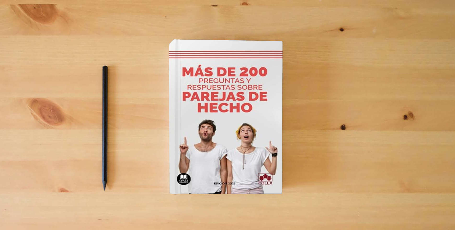 The book Más de 200 preguntas y respuestas sobre parejas de hecho (Bolsillo) is on the table