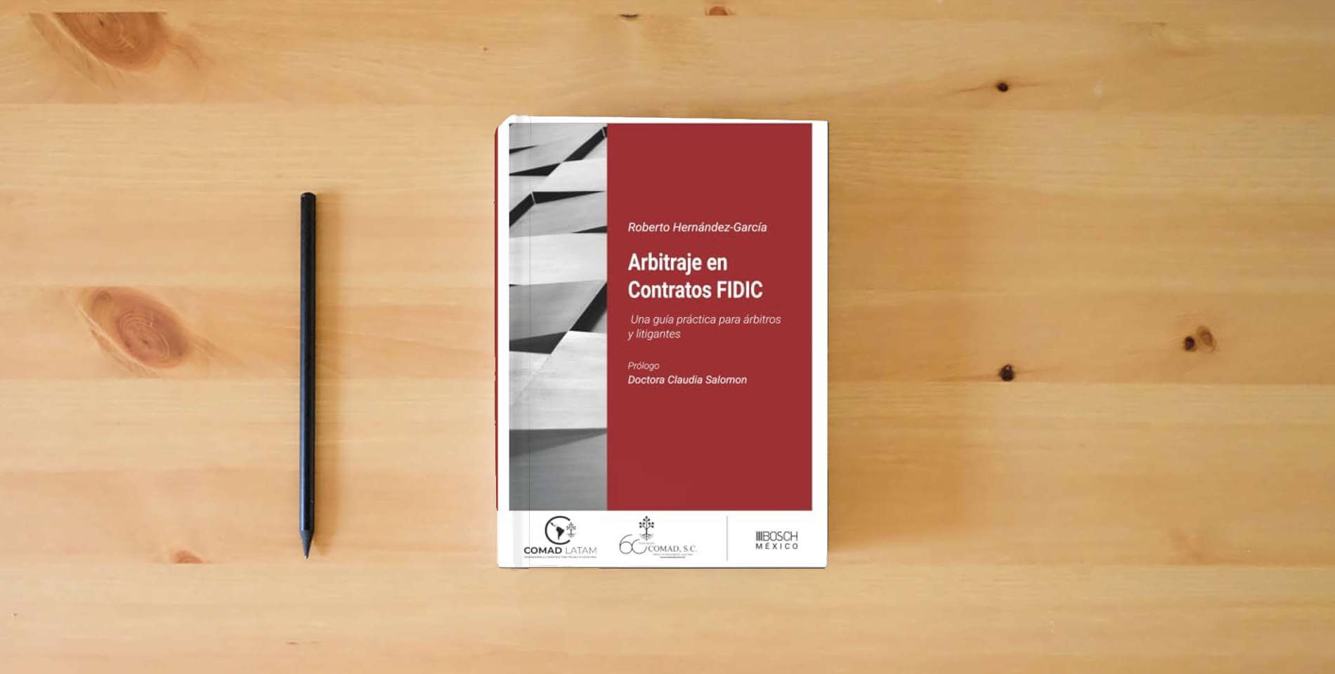 The book Arbitraje en Contratos FIDIC is on the table