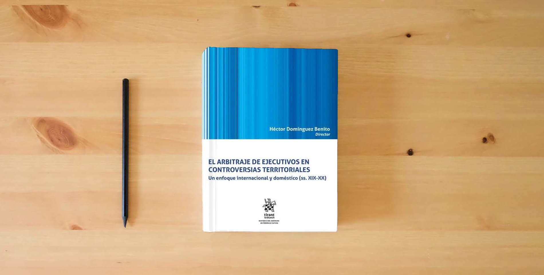 The book El arbitraje de ejecutivos en controversias territoriales. Un enfoque internacional y doméstico (ss. XIX-XX) (Historia del Derecho en América Latina) is on the table