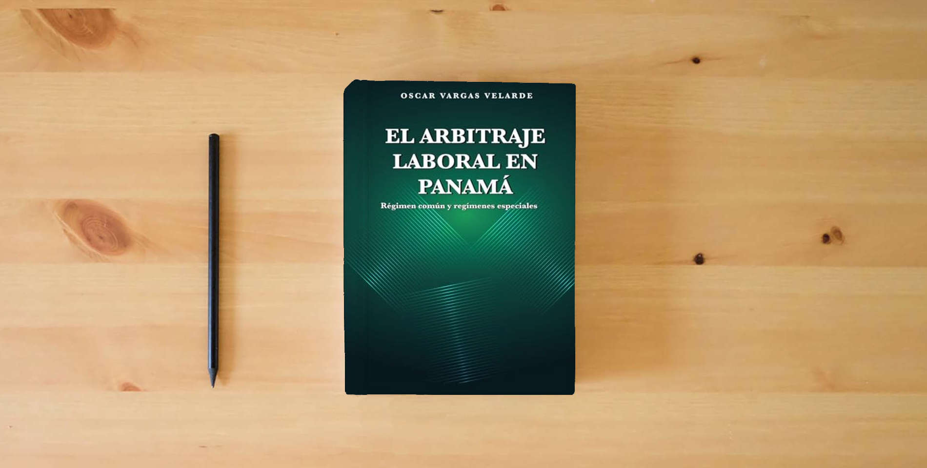 The book EL ARBITRAJE LABORAL EN PANAMÁ: Régimen común y regímenes especiales is on the table