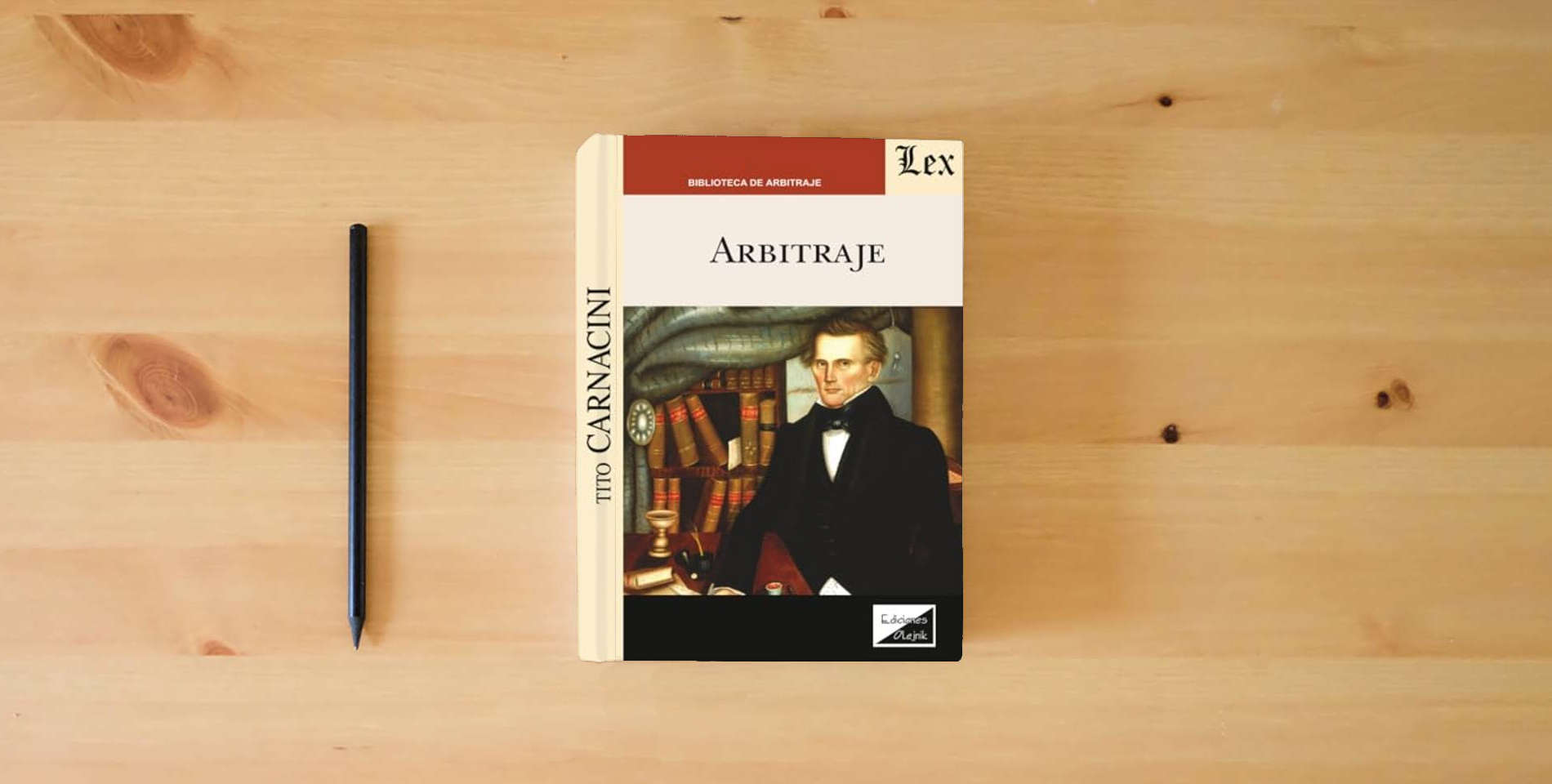 The book Arbitraje is on the table
