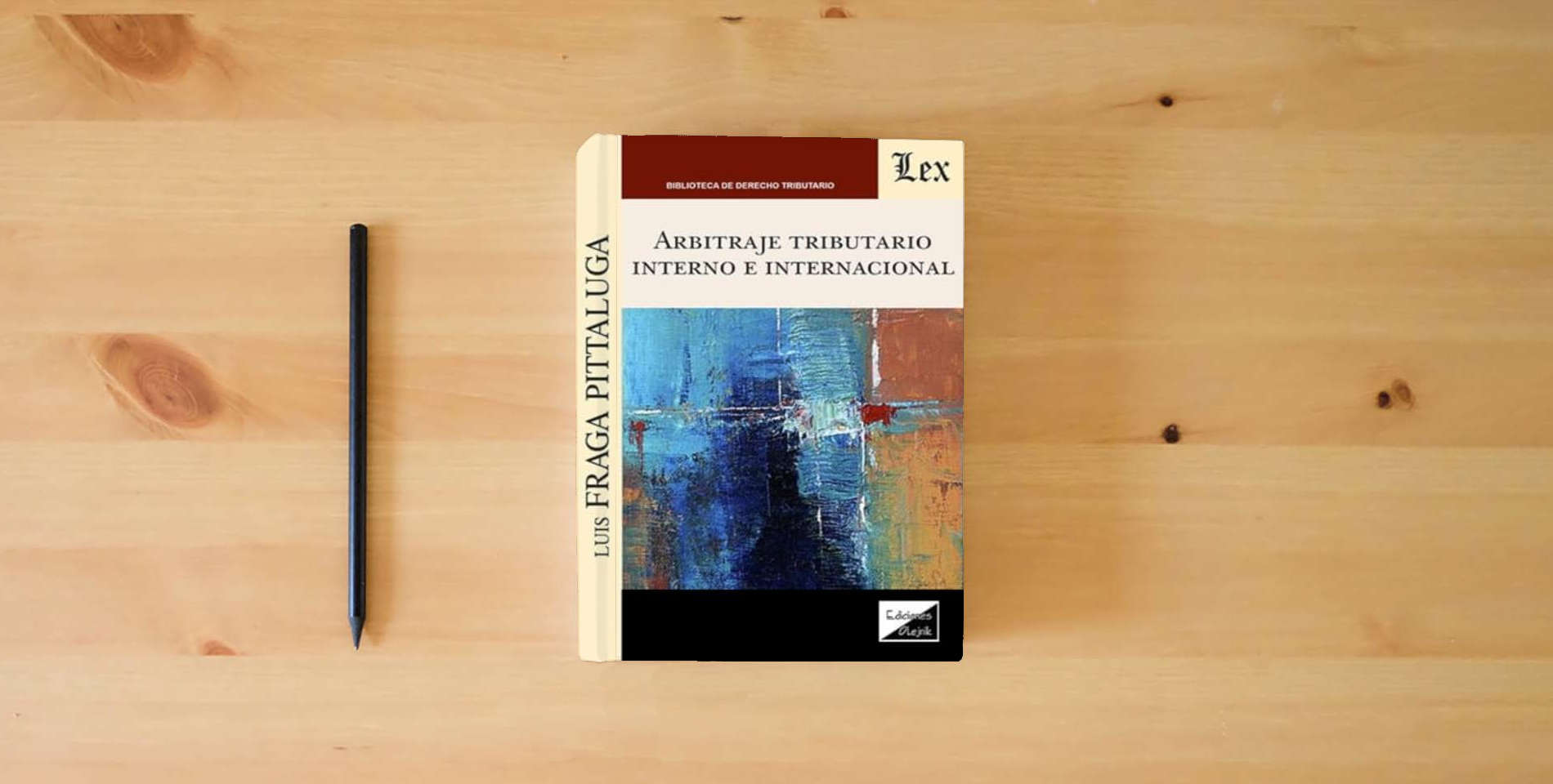 The book Arbitraje Tributario Interno E Internacional is on the table