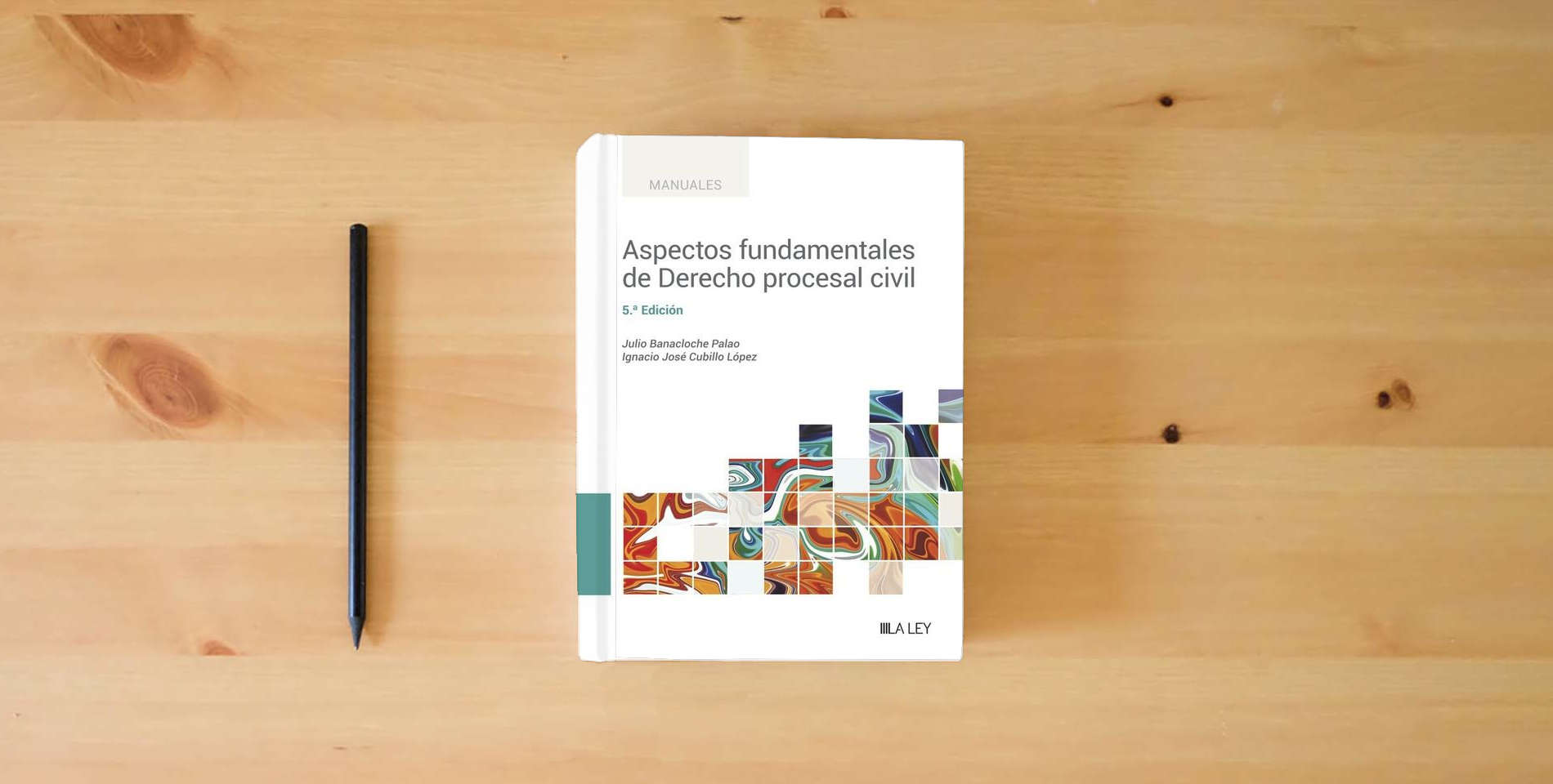 The book Aspectos fundamentales de Derecho procesal civil (5.ª edición) (MANUALES PROFESIONALES) is on the table