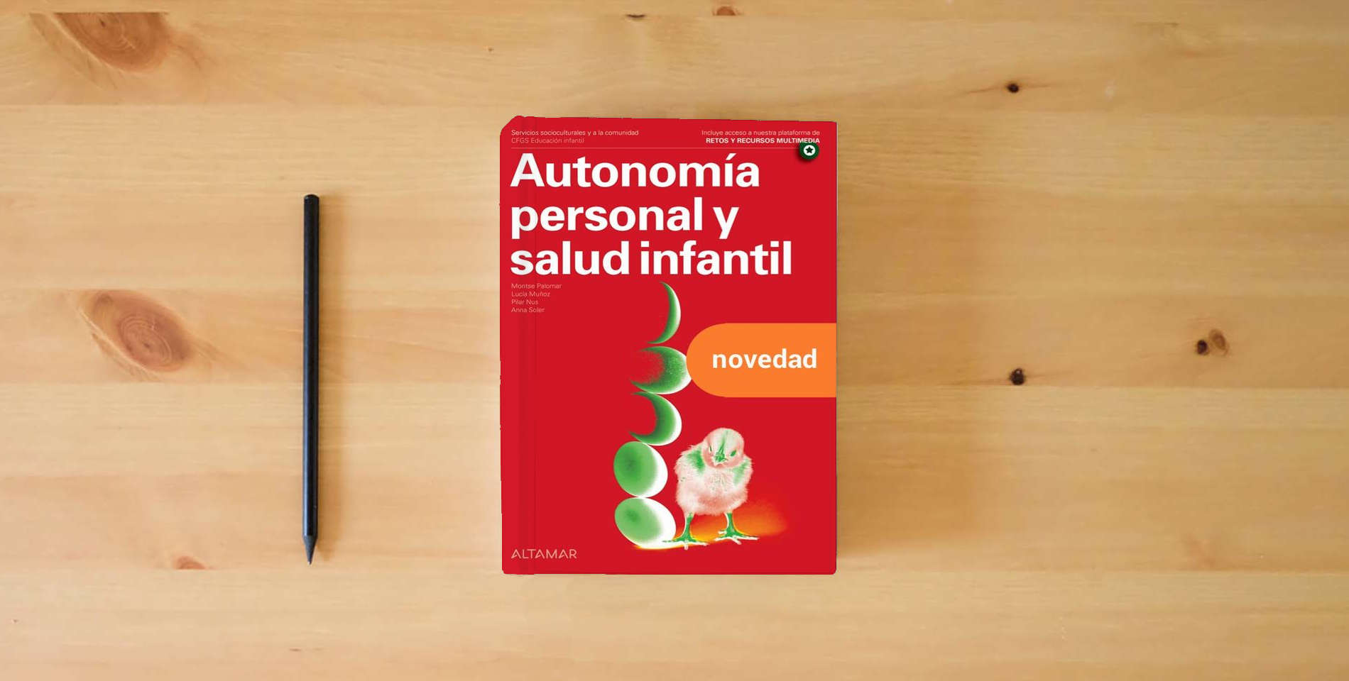 The book Autonomía personal y salud infantil. Nueva edición (CFGS EDUCACIÓN INFANTIL) is on the table