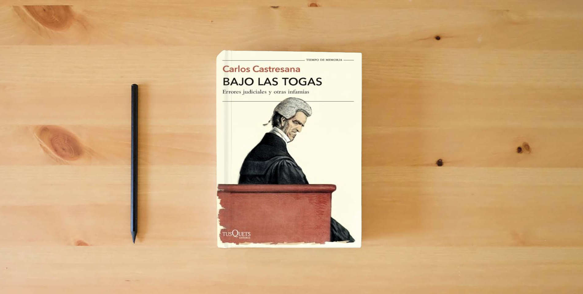 The book Bajo las togas: Errores judiciales y otras infamias (Tiempo de Memoria) is on the table