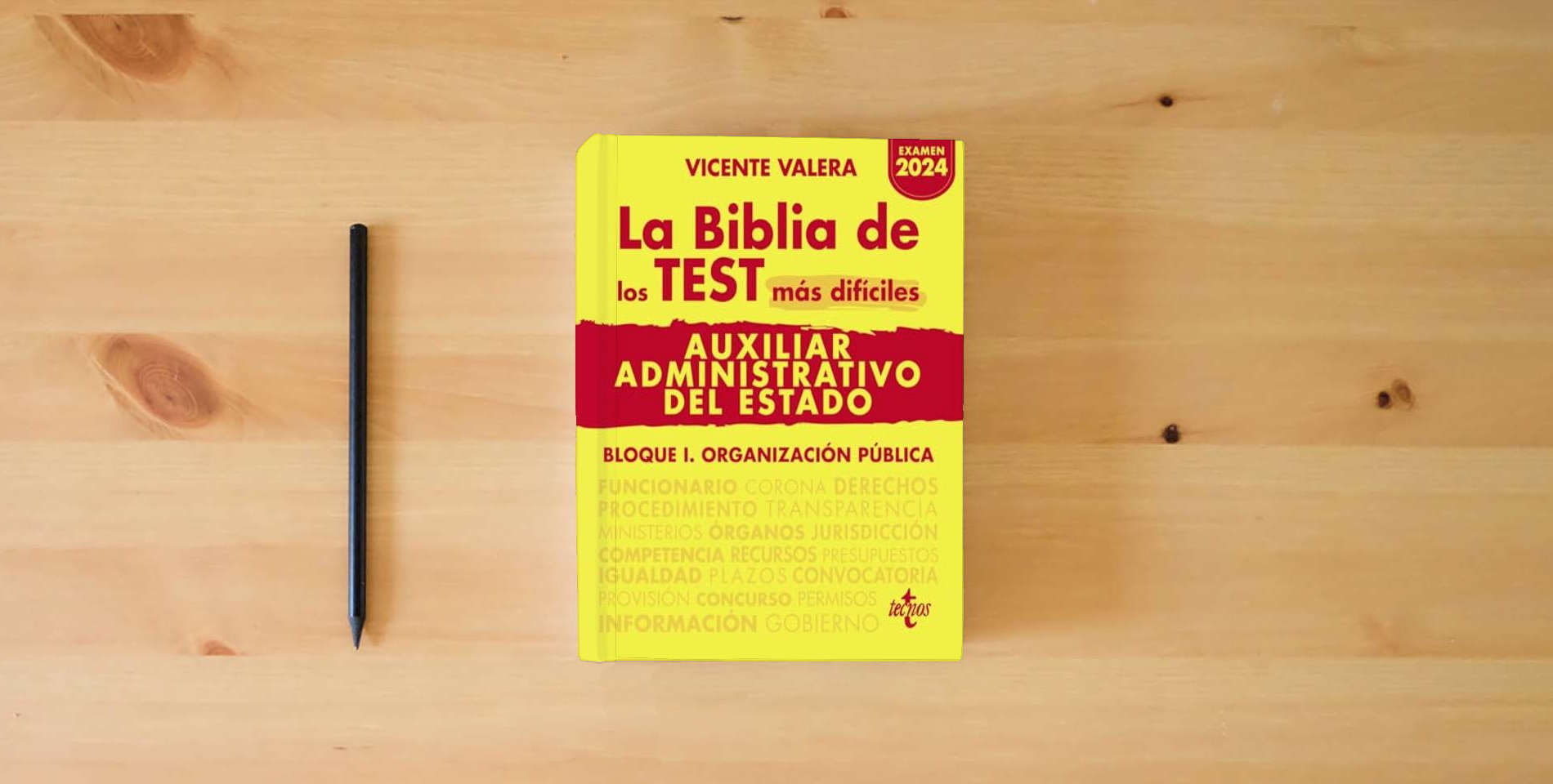 The book La BIBLIA de los Test más difíciles de Auxiliar Administrativo del Estado: Bloque I. Organización pública (Derecho - Práctica Jurídica) is on the table