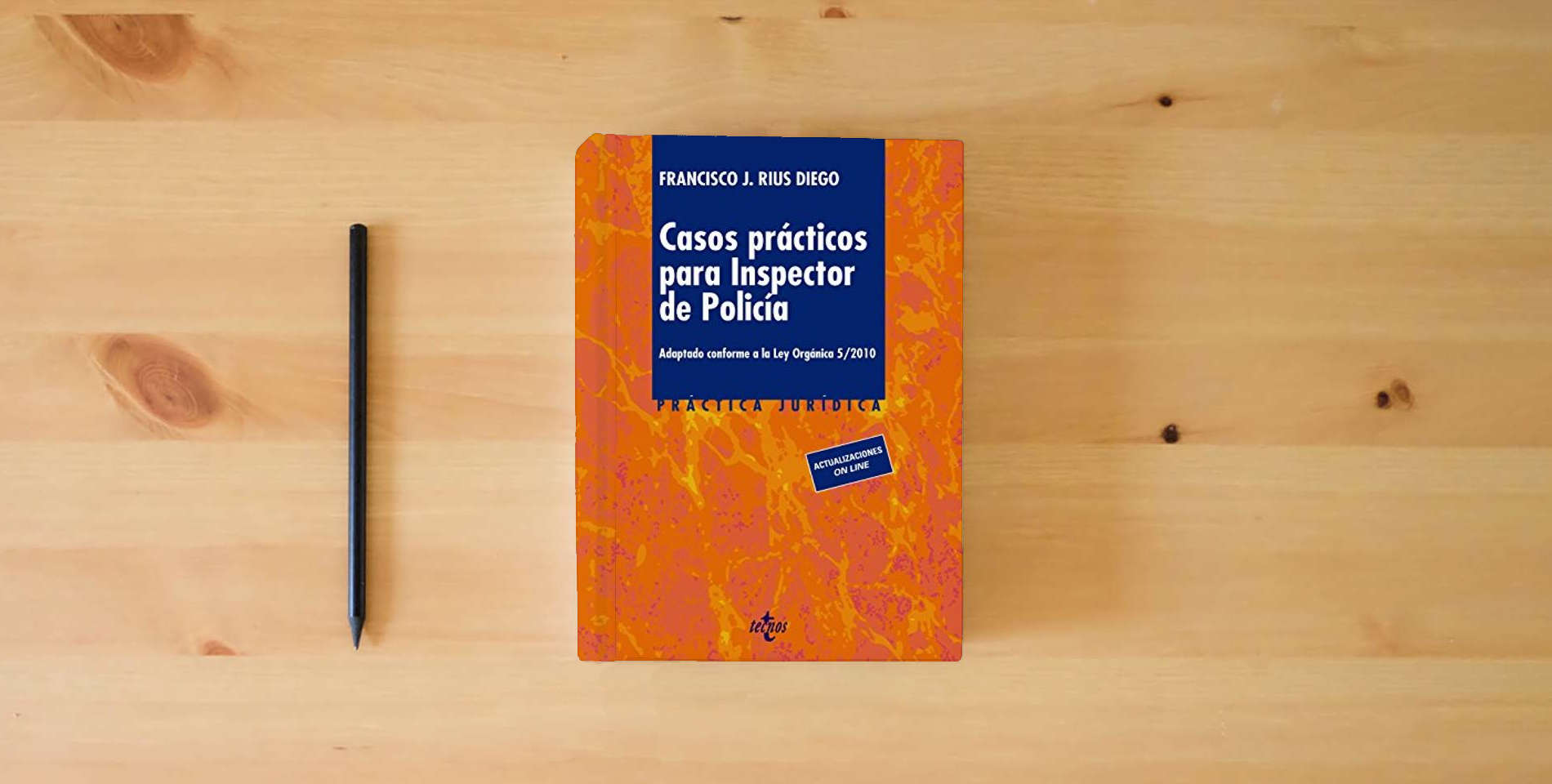The book Casos prácticos para inspector de policía: Adaptado conforme a la LO 5/2010 (Derecho - Práctica Jurídica) is on the table