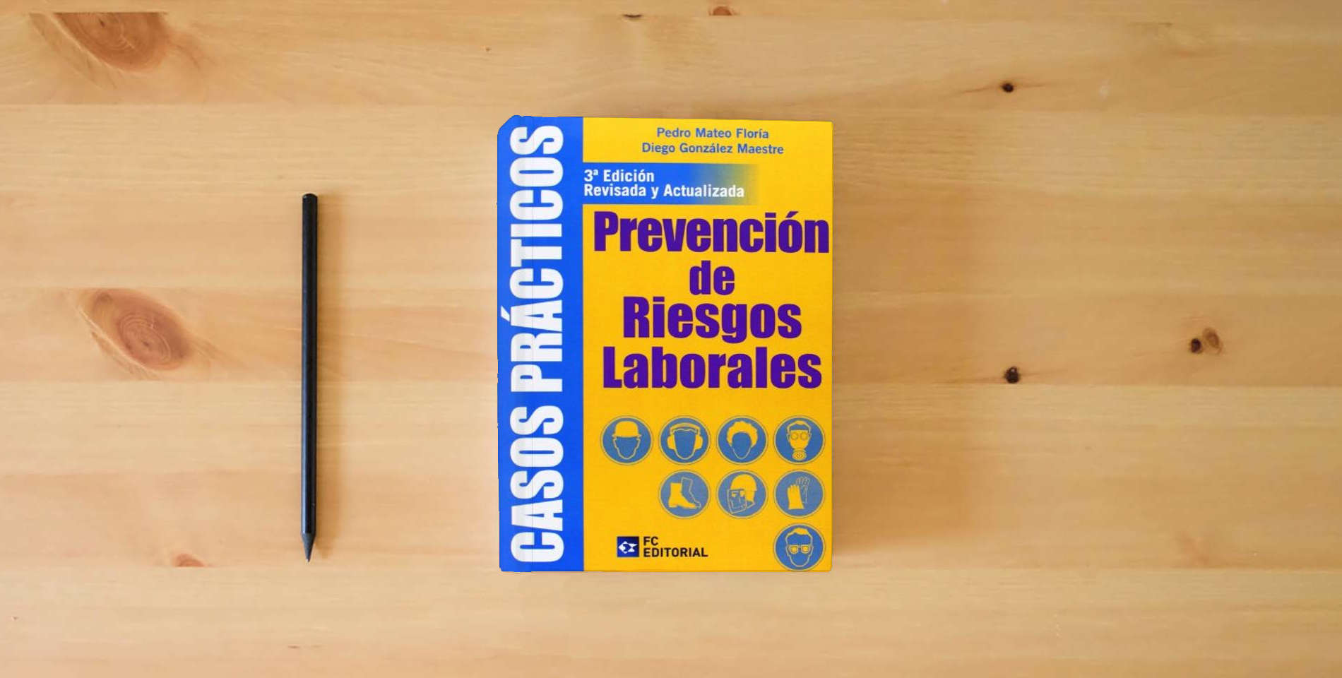 The book Casos prácticos de prevención de riesgos laborales (SIN COLECCION) is on the table