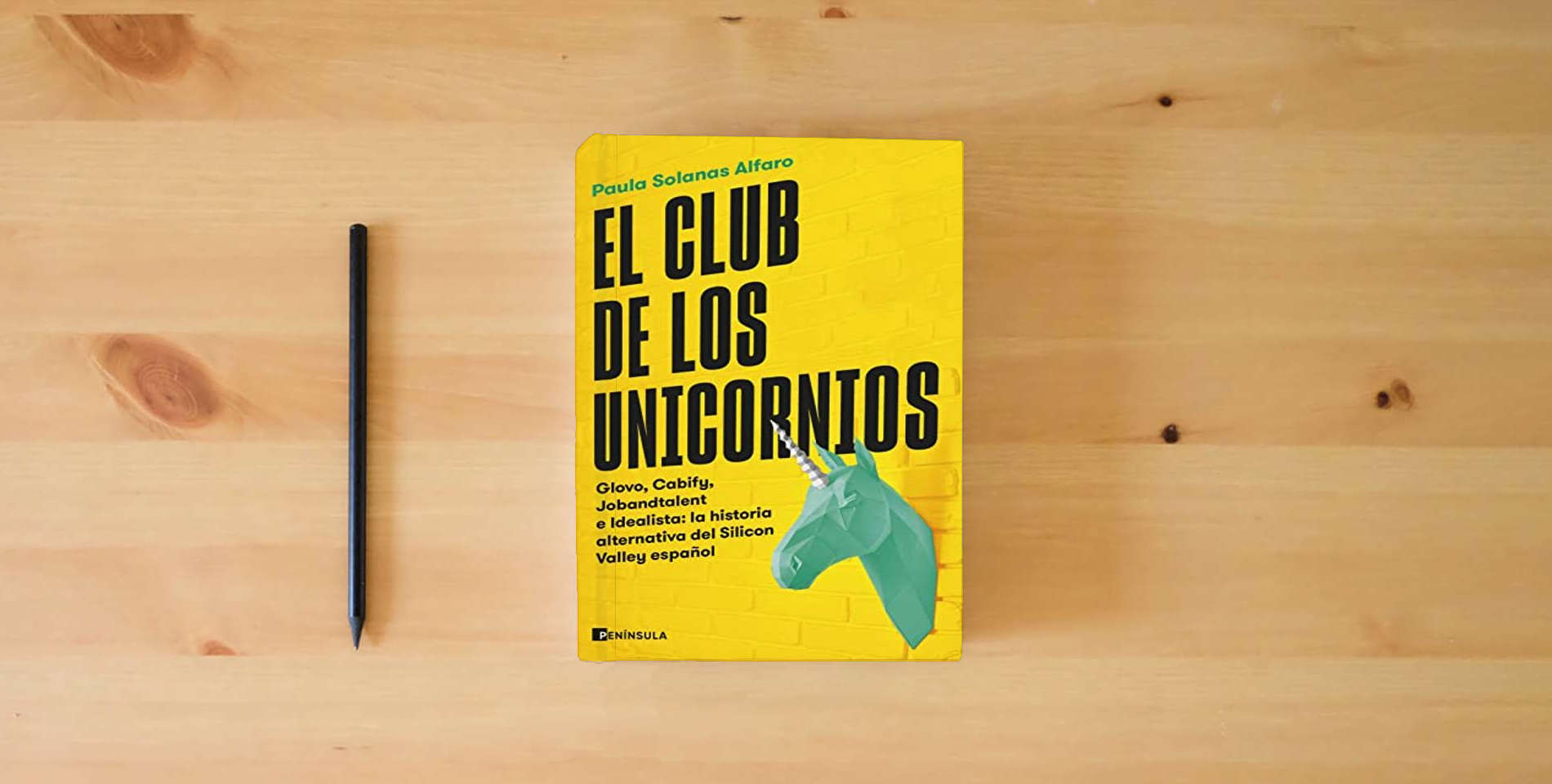 The book El club de los unicornios: Glovo, Cabify, Jobandtalent e Idealista: la historia alternativa del Silicon Valley español (PENINSULA) is on the table
