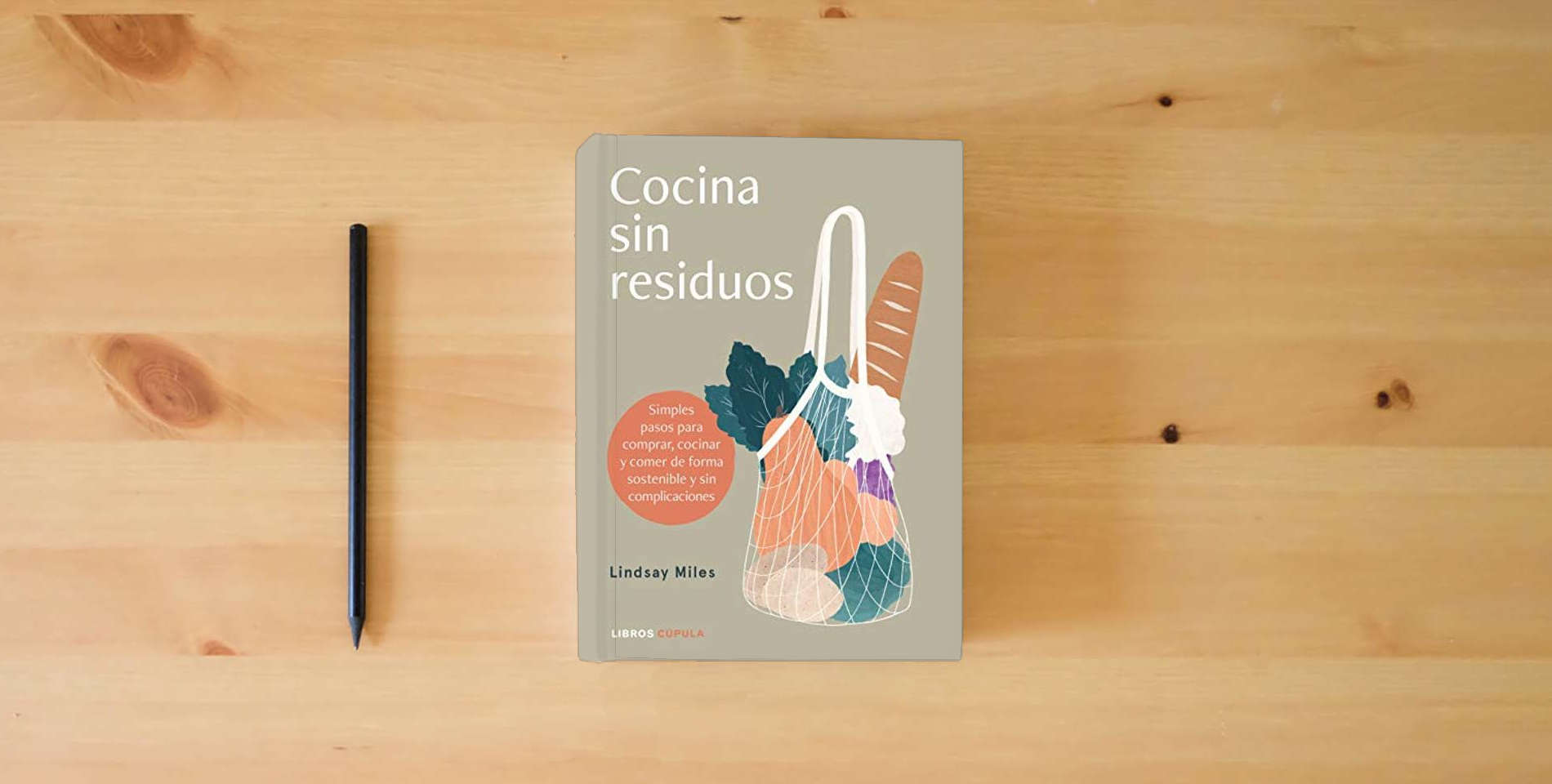 The book Cocina sin residuos: Simples pasos para comprar, cocinar y comer de forma sostenible y sin complicaciones is on the table
