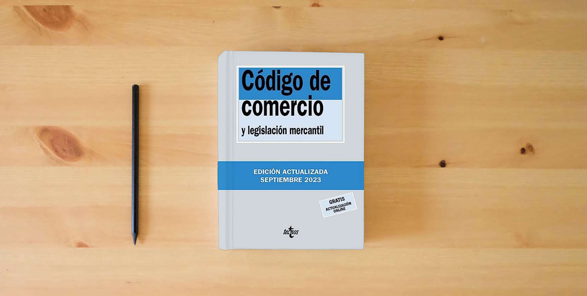 The book Código de Comercio: y legislación mercantil (Derecho - Biblioteca de Textos Legales) is on the table