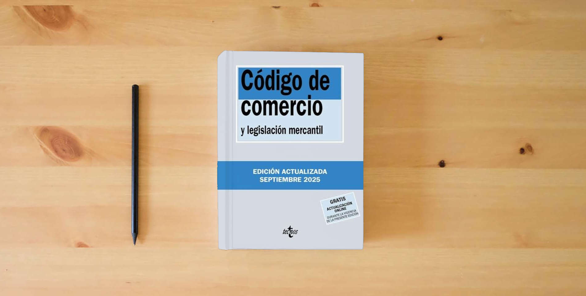 The book Código de Comercio: y legislación mercantil (Derecho - Biblioteca de Textos Legales) is on the table