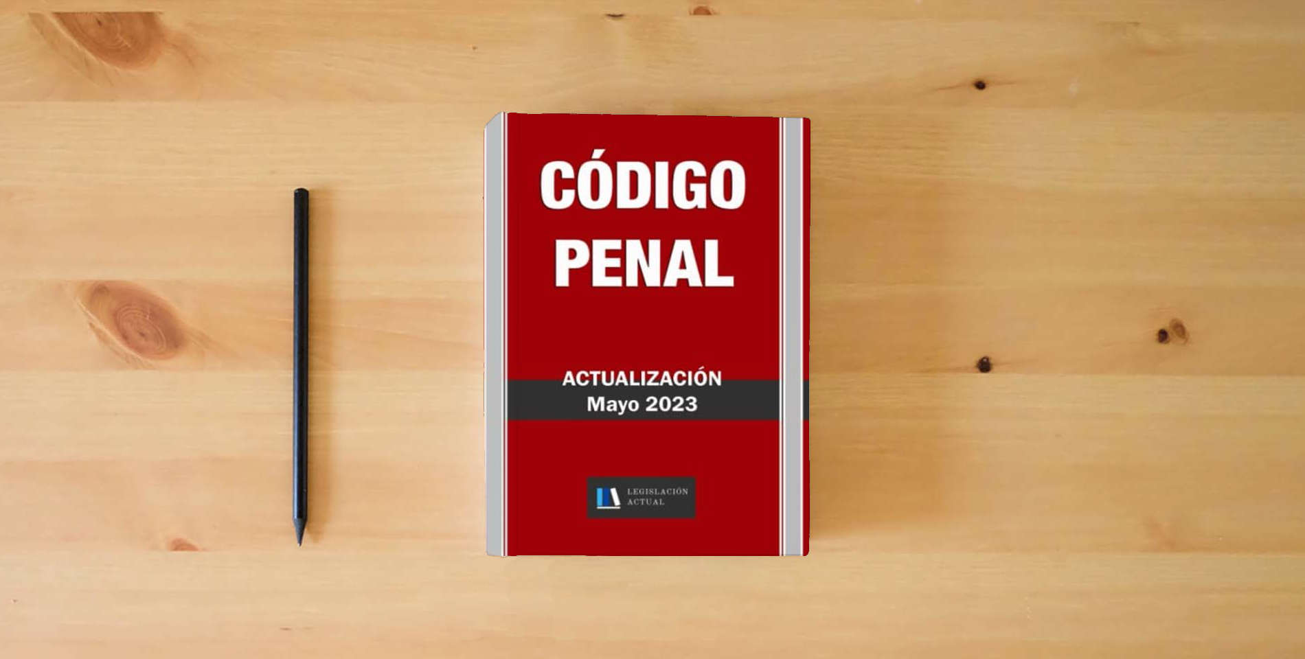 The book CÓDIGO PENAL. Legislación Actual.: Para profesionales, estudiantes y opositores. is on the table