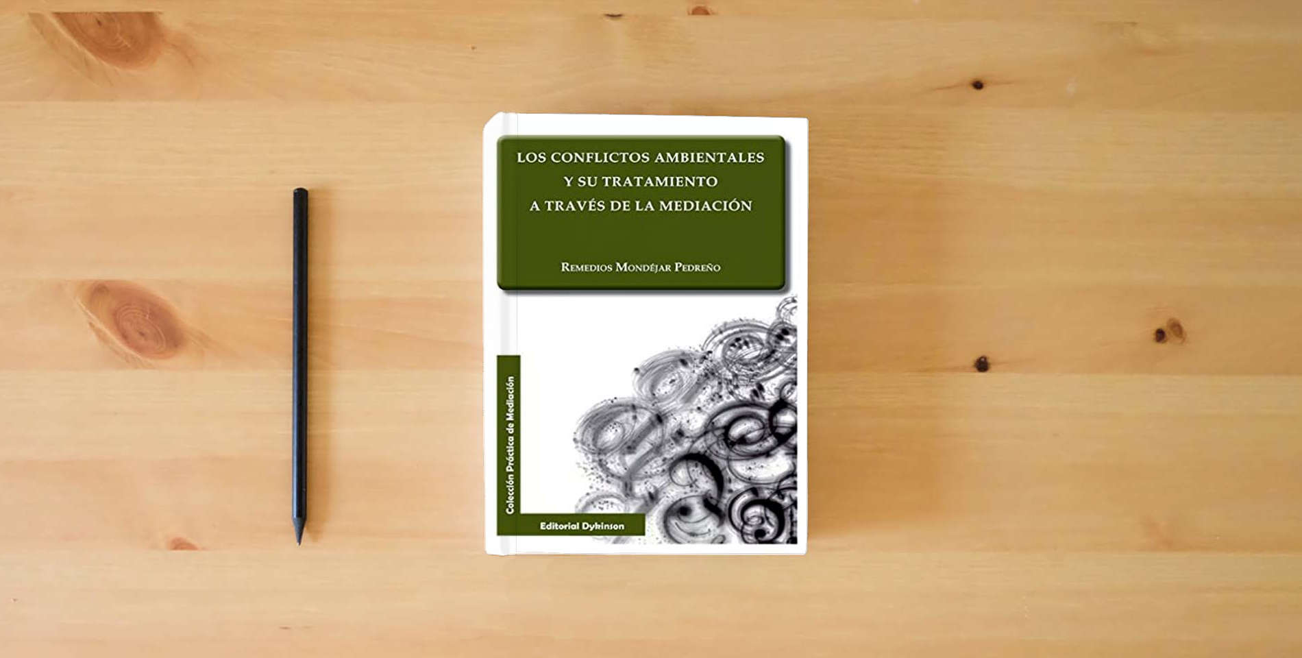 The book Conflictos ambientales y su tratamiento a través de la mediación, Los (SIN COLECCION) is on the table
