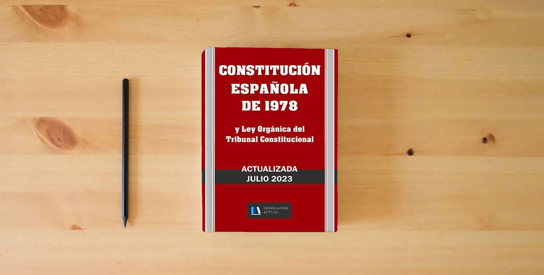 The book CONSTITUCIÓN ESPAÑOLA DE 1978 y Ley Orgánica del Tribunal Constitucional. Actualizada.: Para profesionales, estudiantes y opositores. Tamaño 7”x10”. is on the table