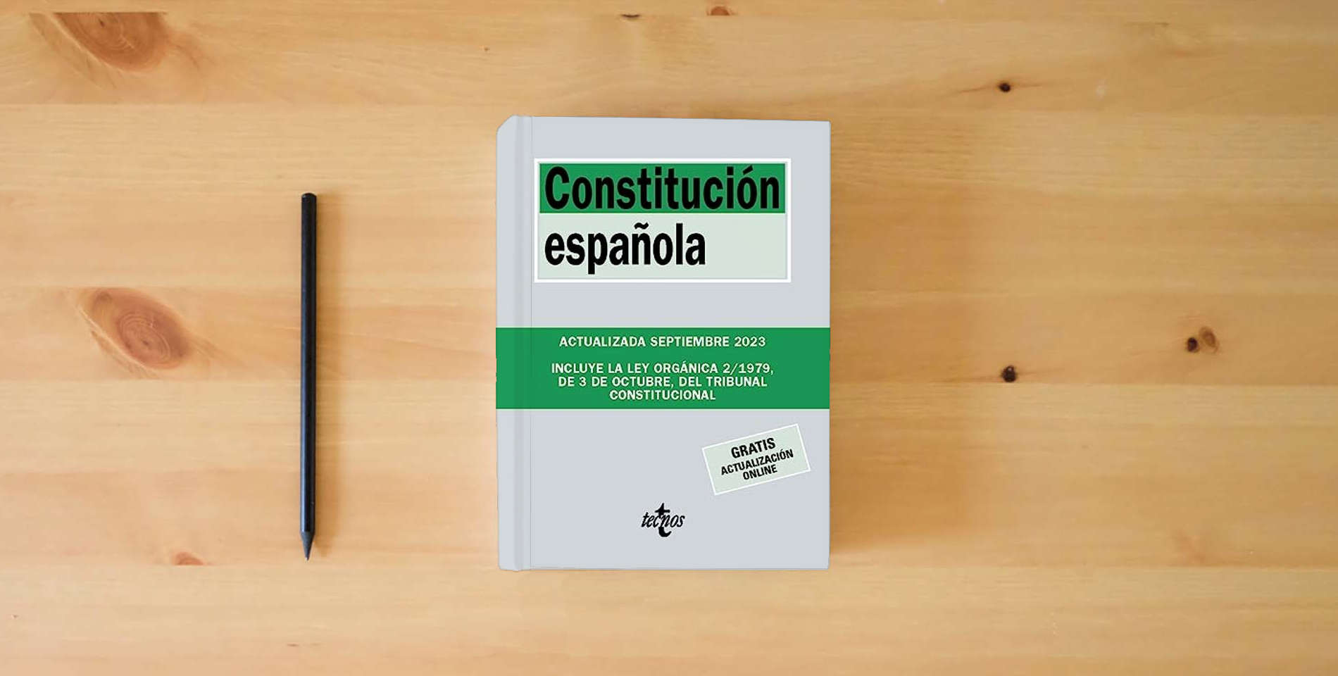 The book Constitución Española (Derecho - Biblioteca de Textos Legales) is on the table