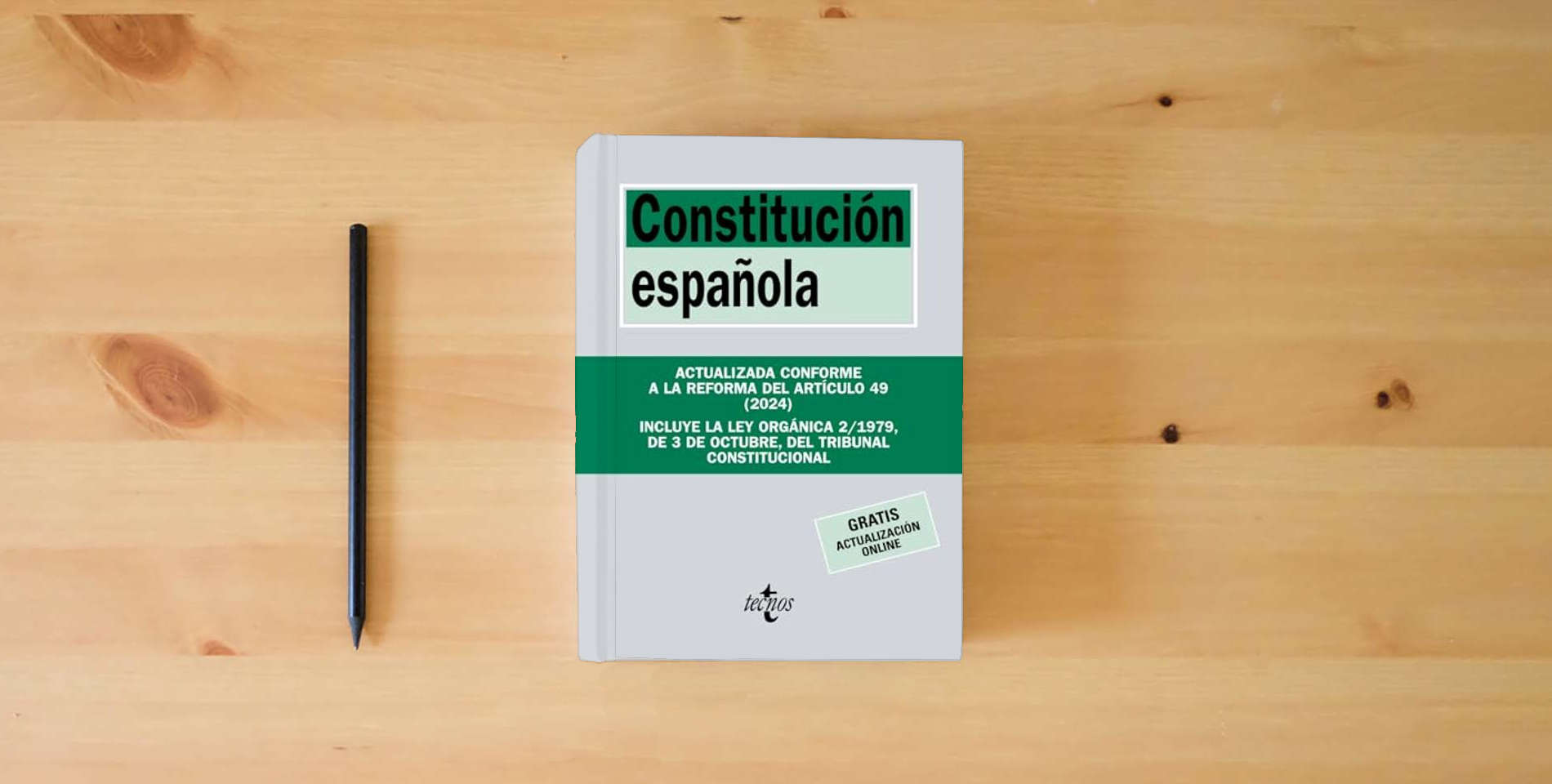 The book Constitución Española (Derecho - Biblioteca de Textos Legales) is on the table