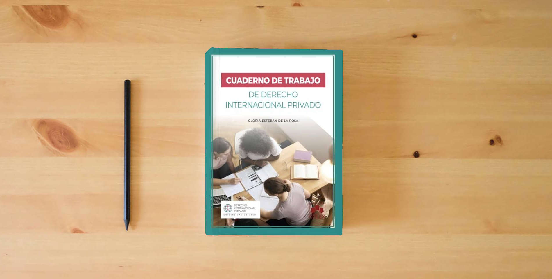The book Cuaderno de trabajo de Derecho Internacional Privado (Monografía) is on the table