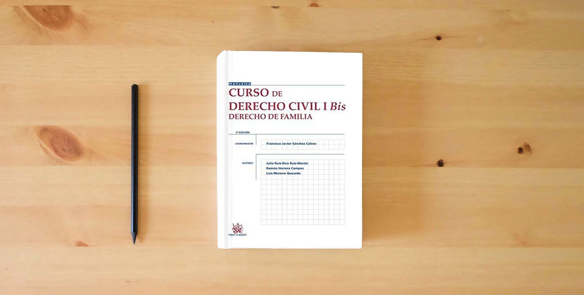 The book Curso de Derecho Civil I bis Derecho de Familia 3. ª Edición 2015 (Manuales de Derecho Civil y Mercantil) is on the table