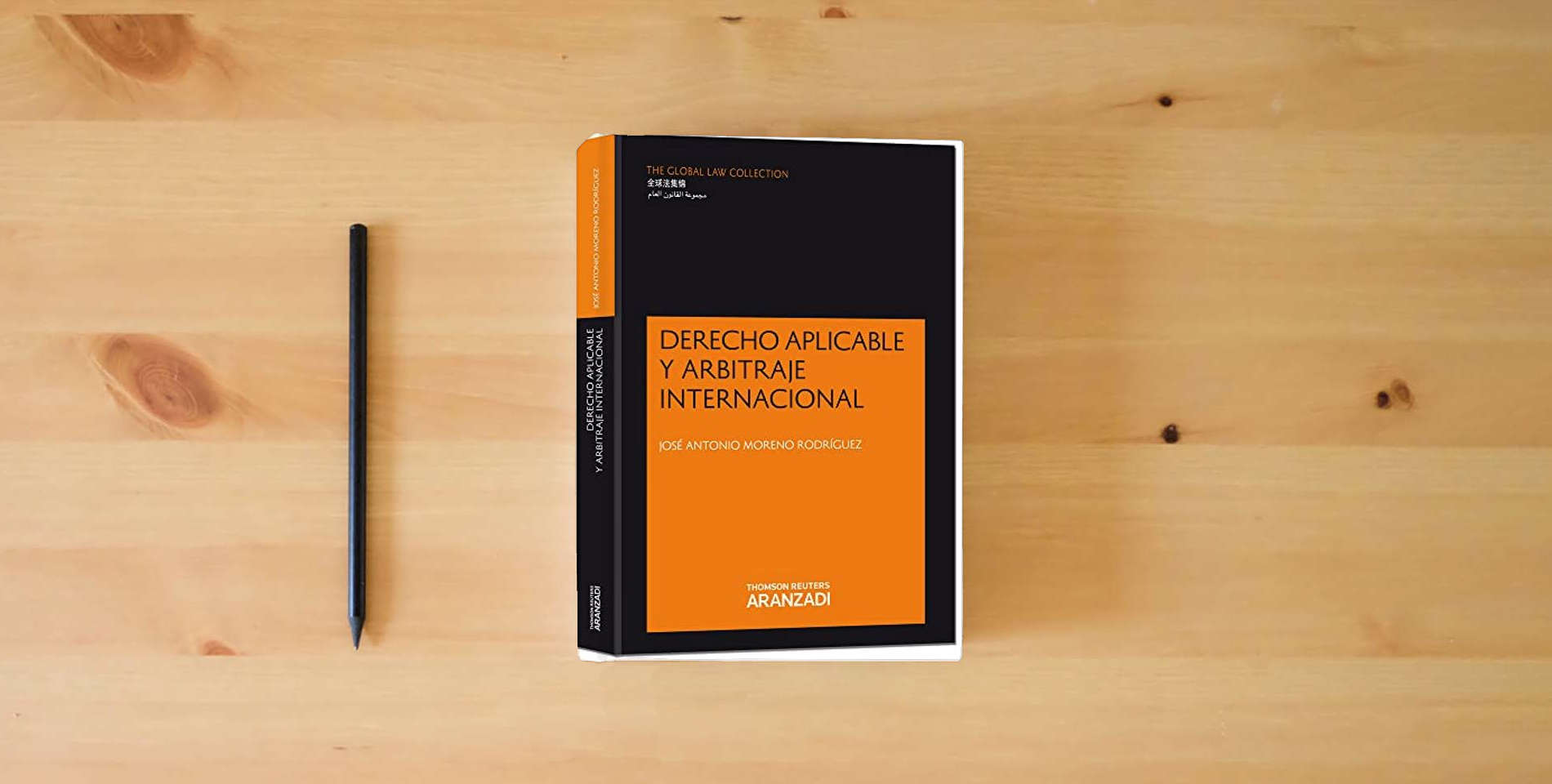 The book Derecho aplicable y arbitraje internacional (Monografía) is on the table