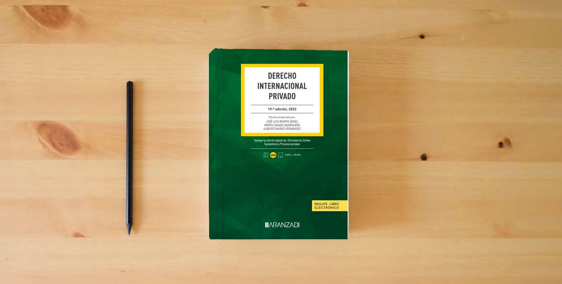 The book Derecho Internacional Privado: 58 (Código Básico) is on the table