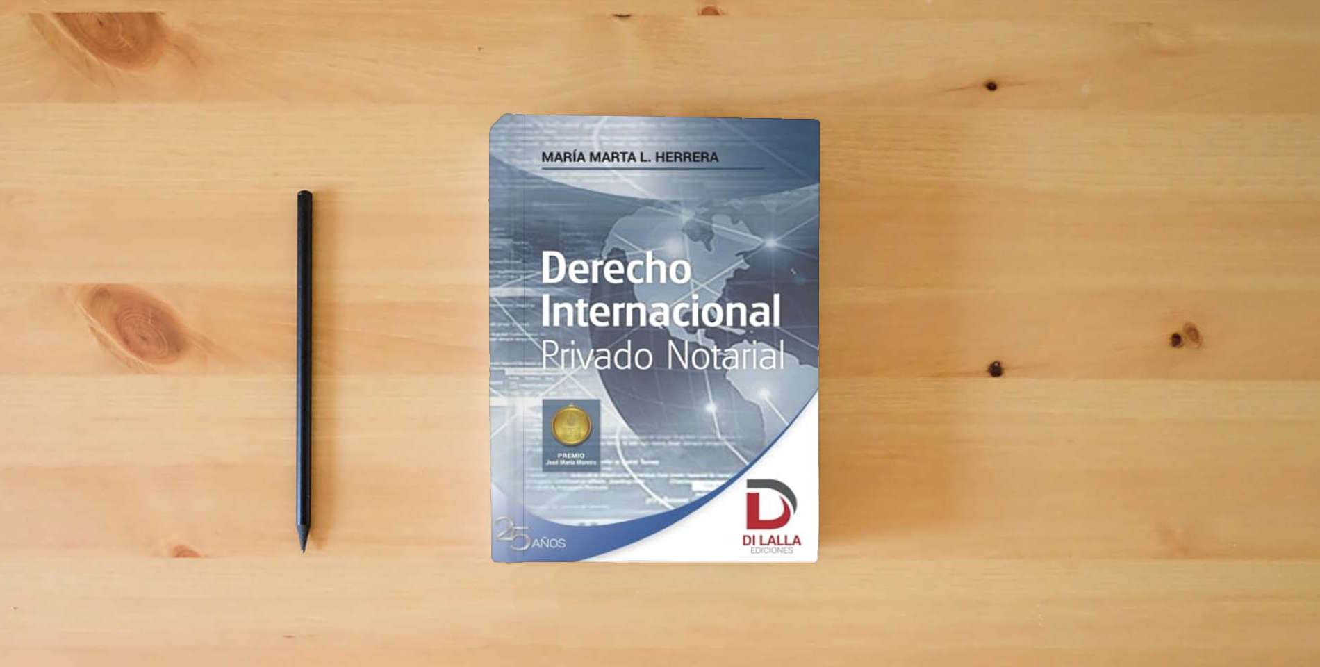 The book Derecho internacional privado notarial is on the table