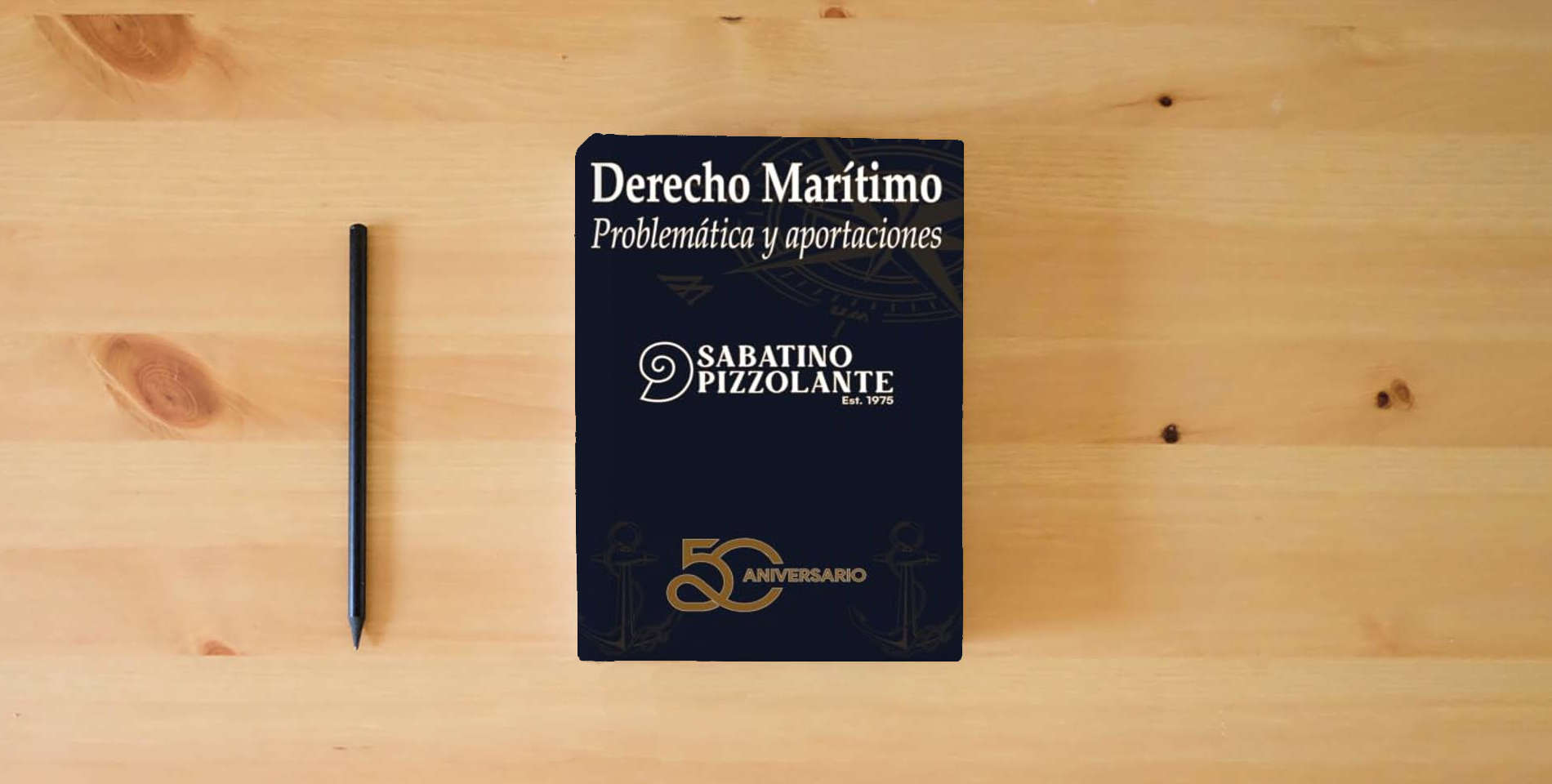 The book Derecho marítimo, problemática y aportaciones is on the table