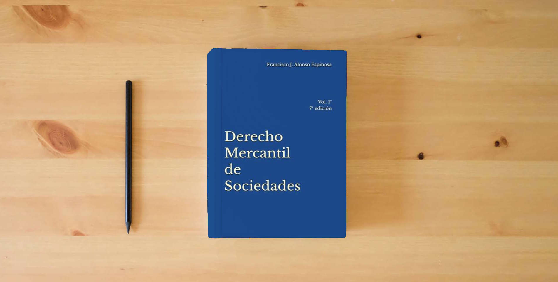 The book Derecho Mercantil de Sociedades: Vol. 1º 7ª edición is on the table