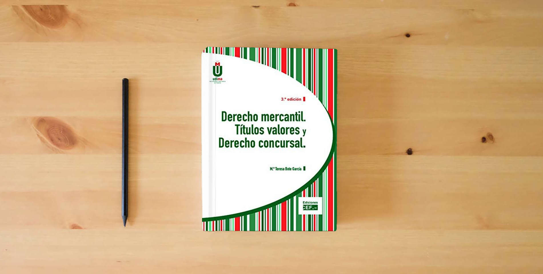The book Derecho mercantil. Títulos valores y derecho concursal is on the table