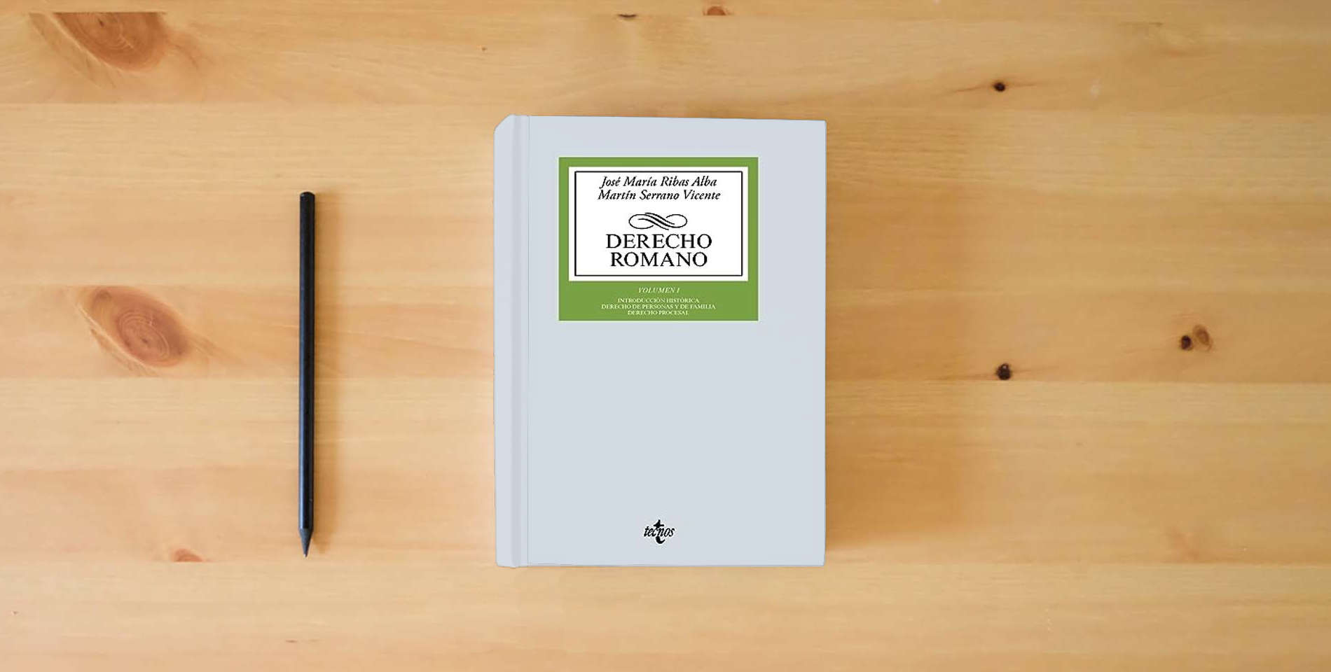 The book Derecho romano: Volumen I. Introducción histórica. Derecho de personas y de familia. Derecho procesal (Derecho - Biblioteca Universitaria de Editorial Tecnos) is on the table