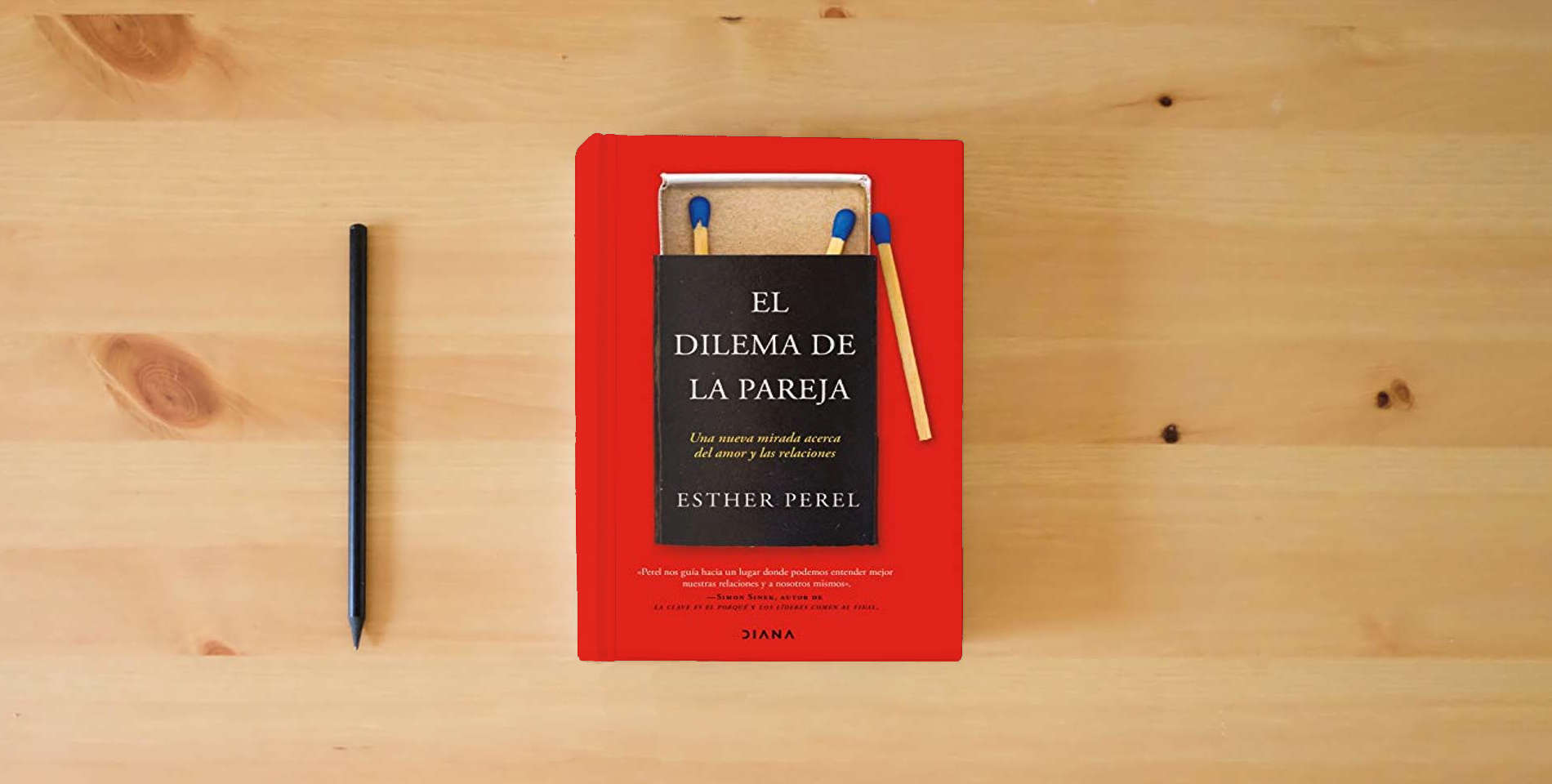 The book El dilema de la pareja: Una nueva mirada acerca del amor y las relaciones (Autoconocimiento) is on the table