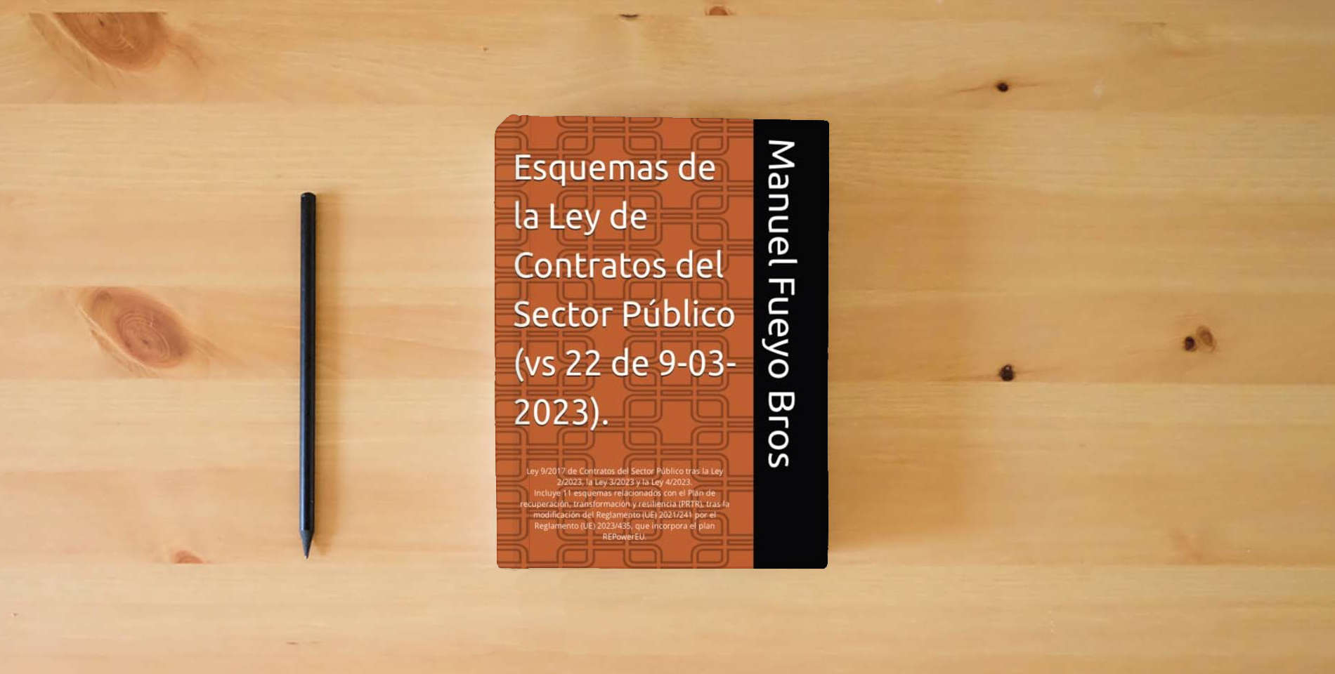 The book Esquemas de la Ley de Contratos del Sector Público: Ley 9/2017 de Contratos del Sector Público is on the table