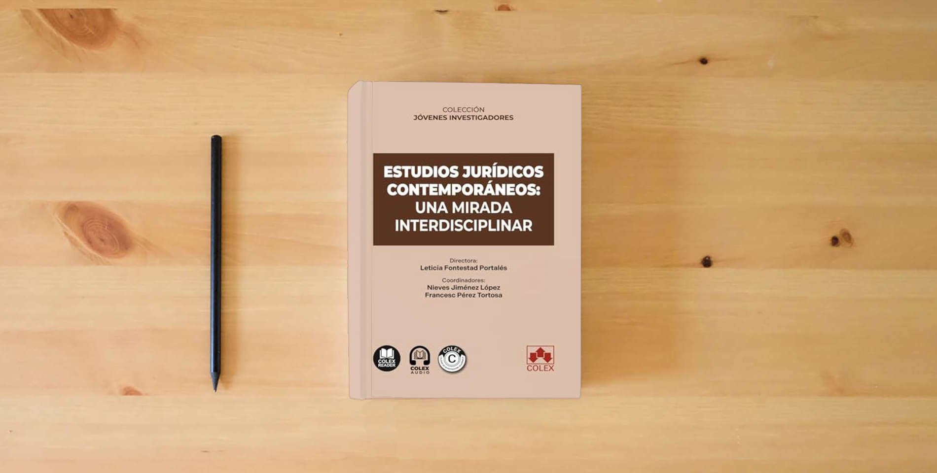 The book Estudios jurídicos contemporáneos: una mirada interdisciplinar: COLECCIÓN JÓVENES INVESTIGADORES (monografico) is on the table