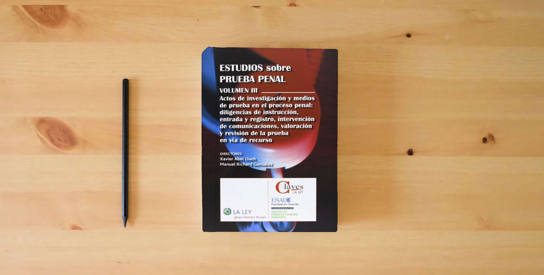 The book Estudios sobre prueba penal (Vol. 3): Actos de investigación y medios de prueba en el proceso penal: diligencias de instrucción, entrada y registro, ... la prueba en vía de recurso (Claves La Ley) is on the table