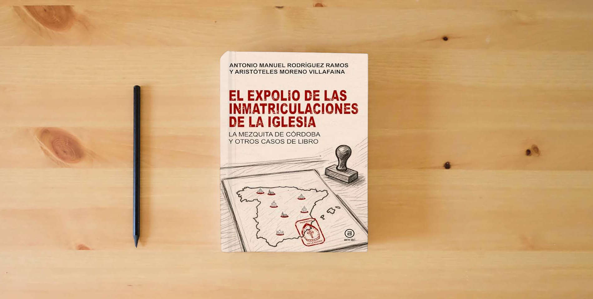 The book El expolio de las inmatriculaciones de la Iglesia: La mezquita de Córdoba y otros casos de libro: 195 (Investigación) is on the table