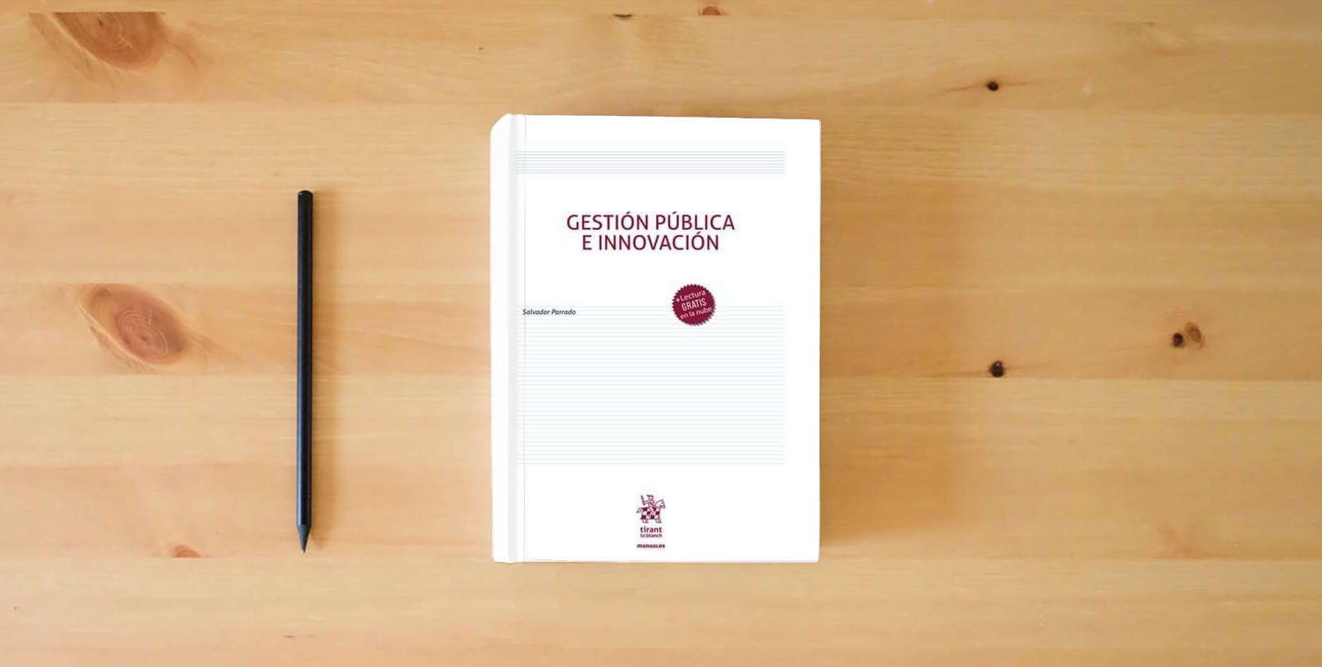 The book Gestión Pública e Innovación (Manuales de Derecho Administrativo, Financiero e Internacional Público) is on the table