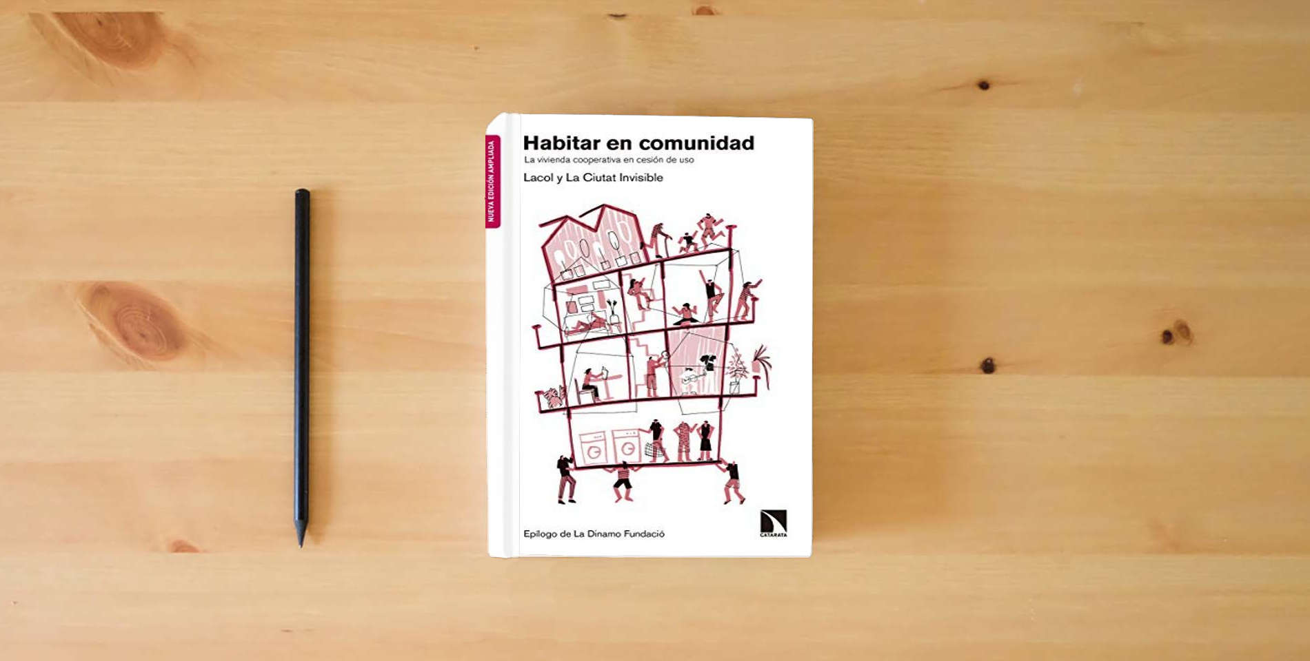 The book Habitar en comunidad - Nueva edición ampliada: La vivienda cooperativa en cesión de uso: 763 (COLECCION MAYOR) is on the table