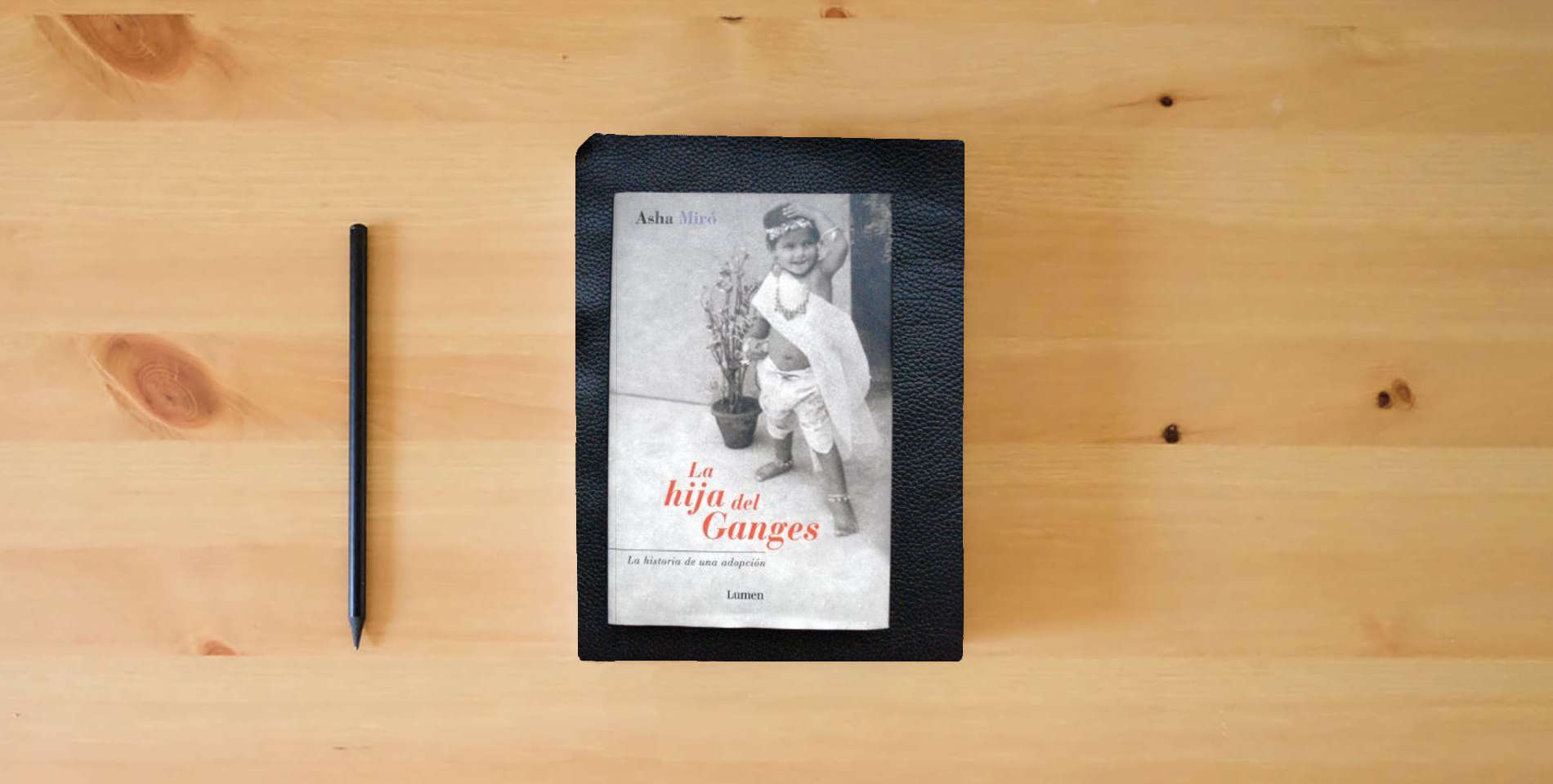 The book HIJA DE GANGES,LA-LUMEN (SIN COLECCION) is on the table