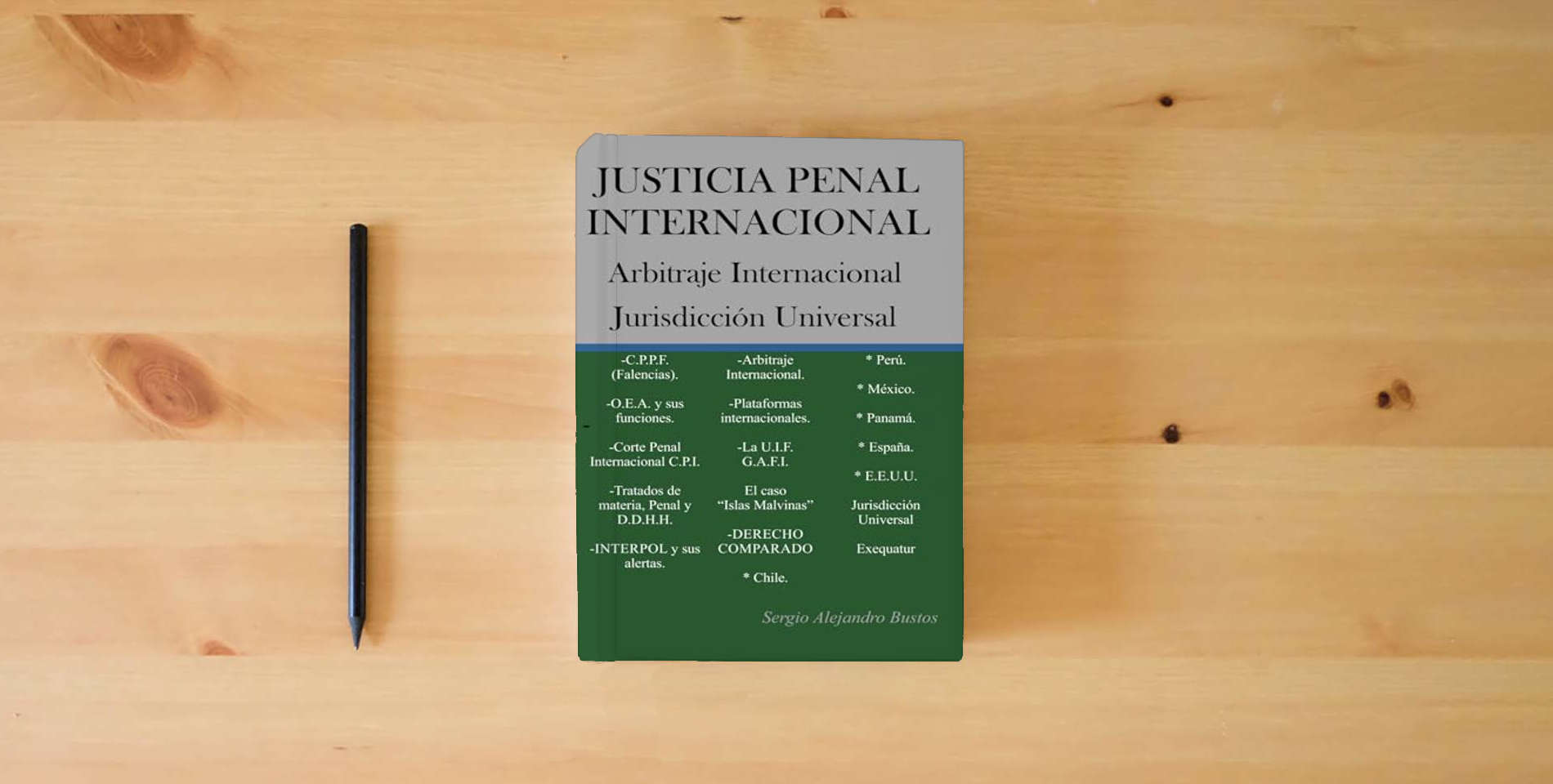 The book Justicia Penal Internacional: Historia, Principios, DDHH y Arbitraje internacional is on the table