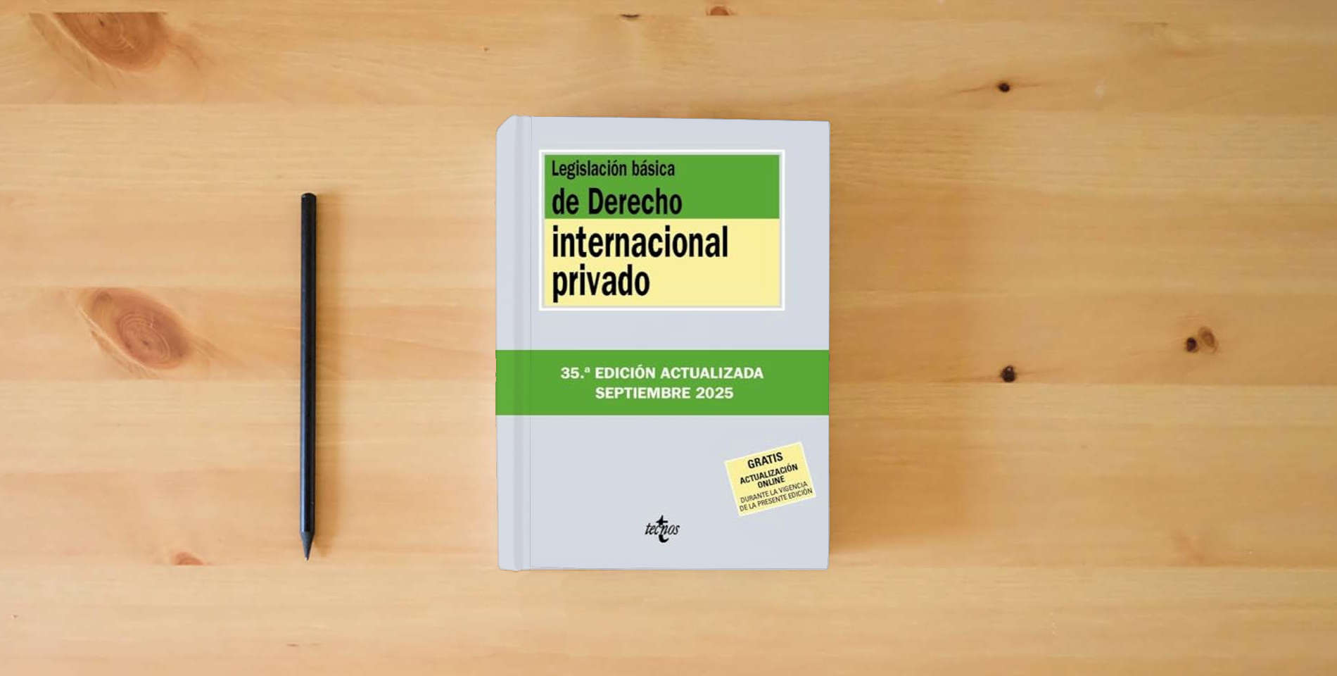 The book Legislación básica de Derecho Internacional privado (Derecho - Biblioteca de Textos Legales) is on the table