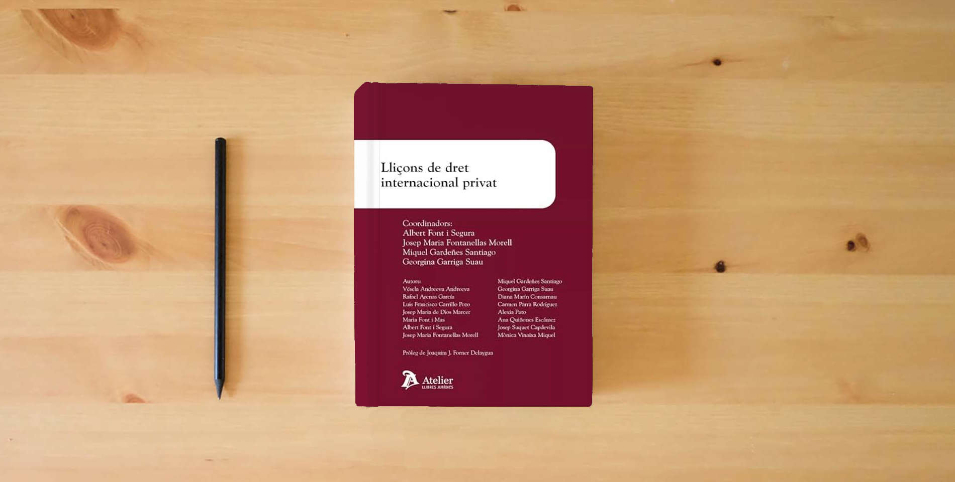 The book Lliçons de Dret Internacional Privat (MANUALES) is on the table