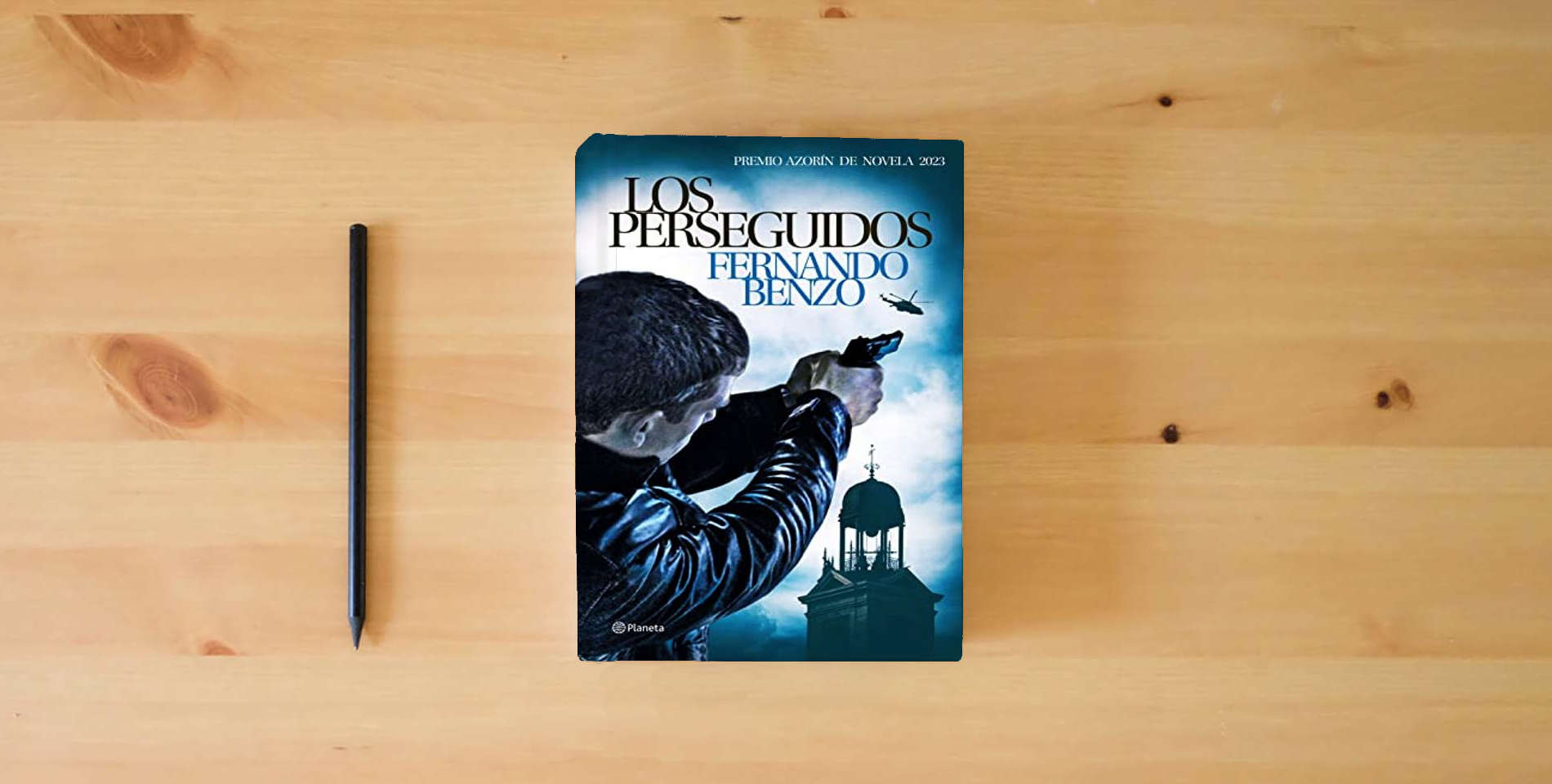 The book Los perseguidos: Premio Azorín de Novela 2023 (Autores Españoles e Iberoamericanos) is on the table