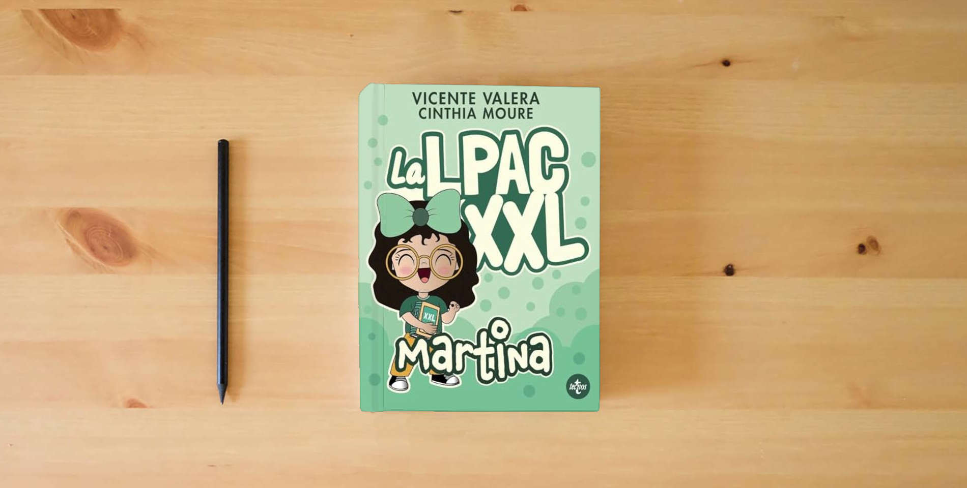 The book La LPAC Martina XXL: Ley 39/2015, de 1 de octubre, del Procedimiento Administrativo Común de las Administraciones Públicas (Derecho - Práctica Jurídica) is on the table