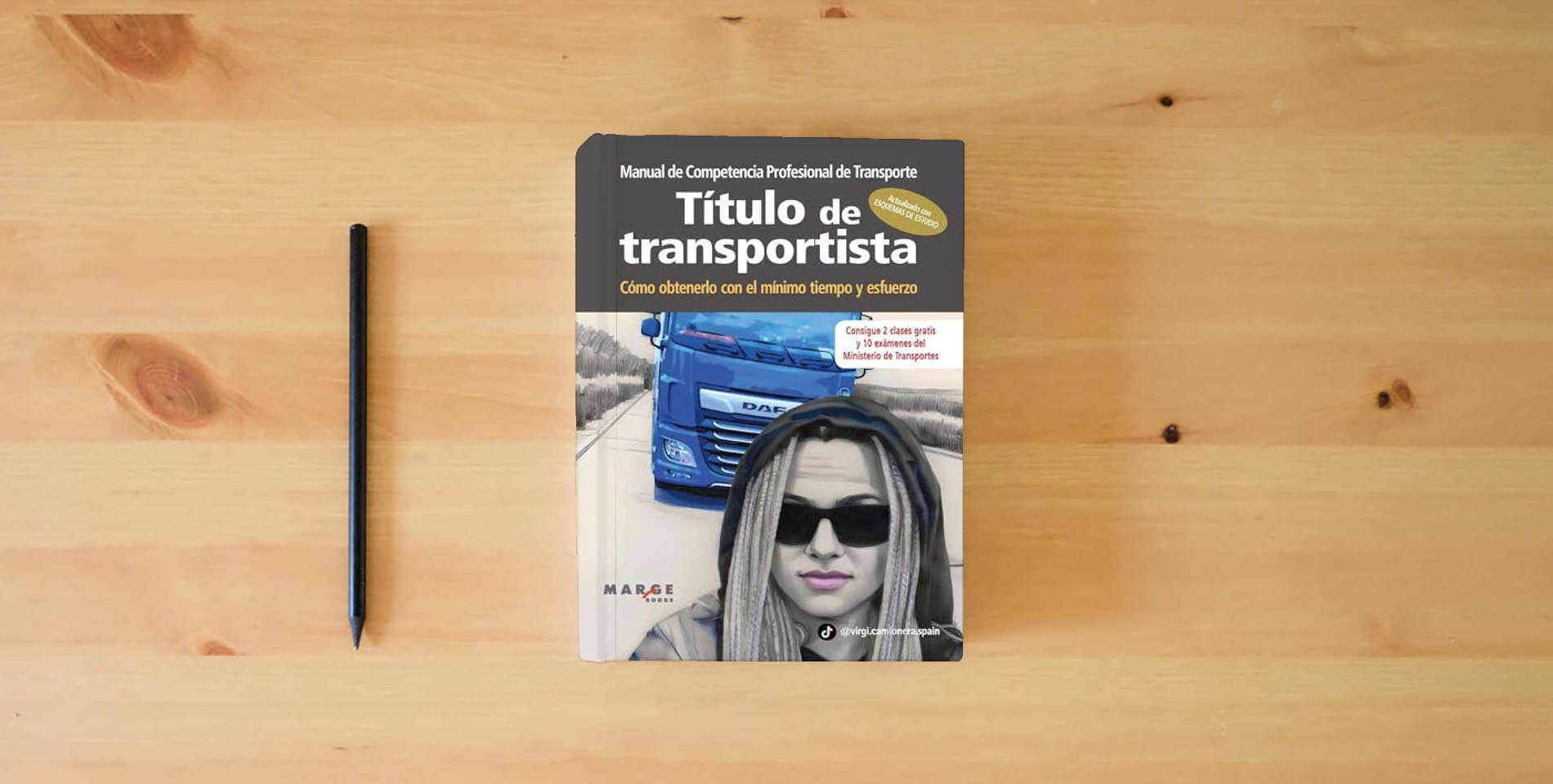 The book Manual de competencia profesional de transporte. Título de transportista: Cómo obtenerlo con el mínimo tiempo y esfuerzo: 0 (Gestión del transporte) is on the table