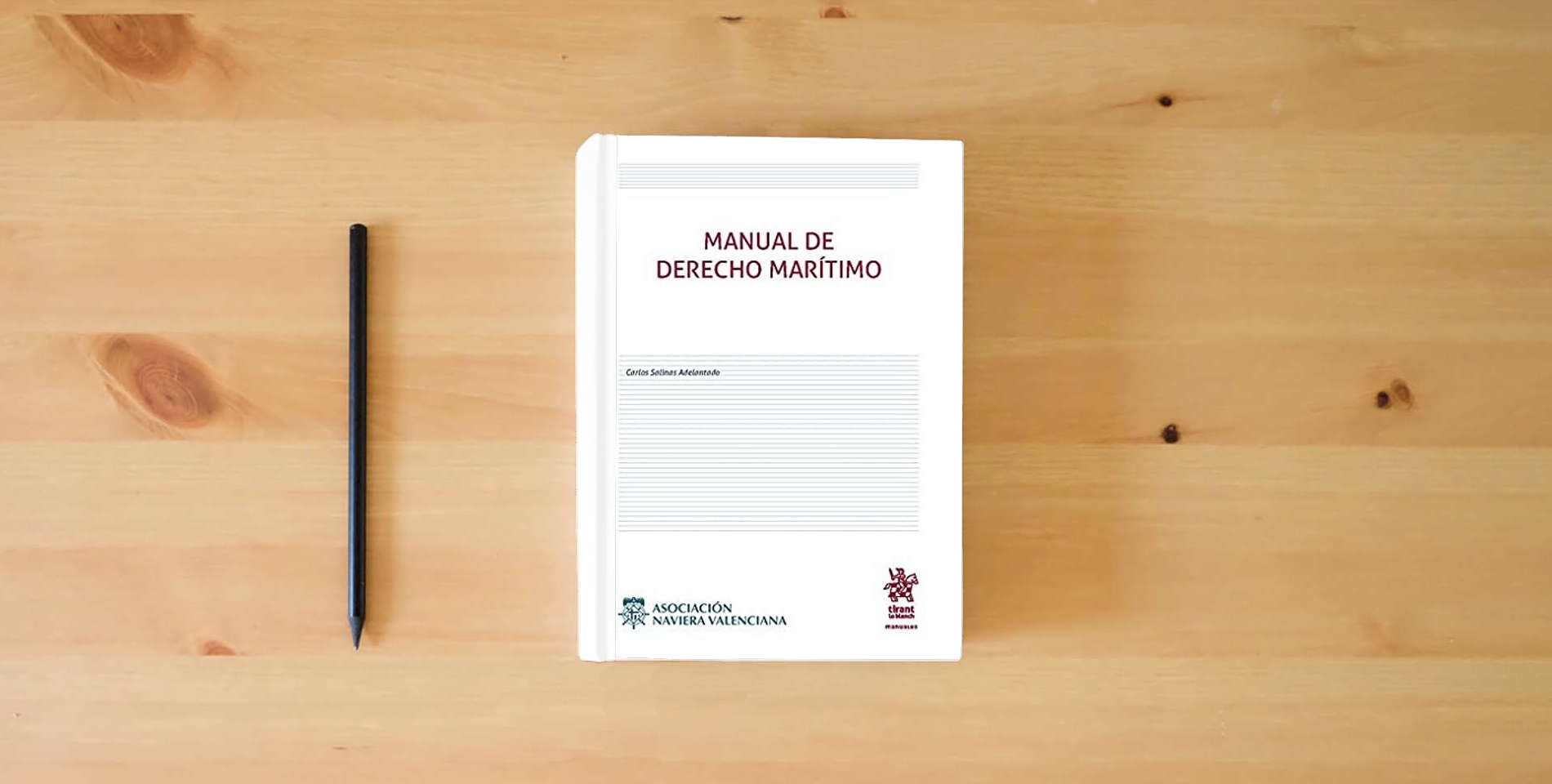 The book Manual de Derecho Marítimo (Manuales de Derecho Administrativo, Financiero e Internacional Público) is on the table
