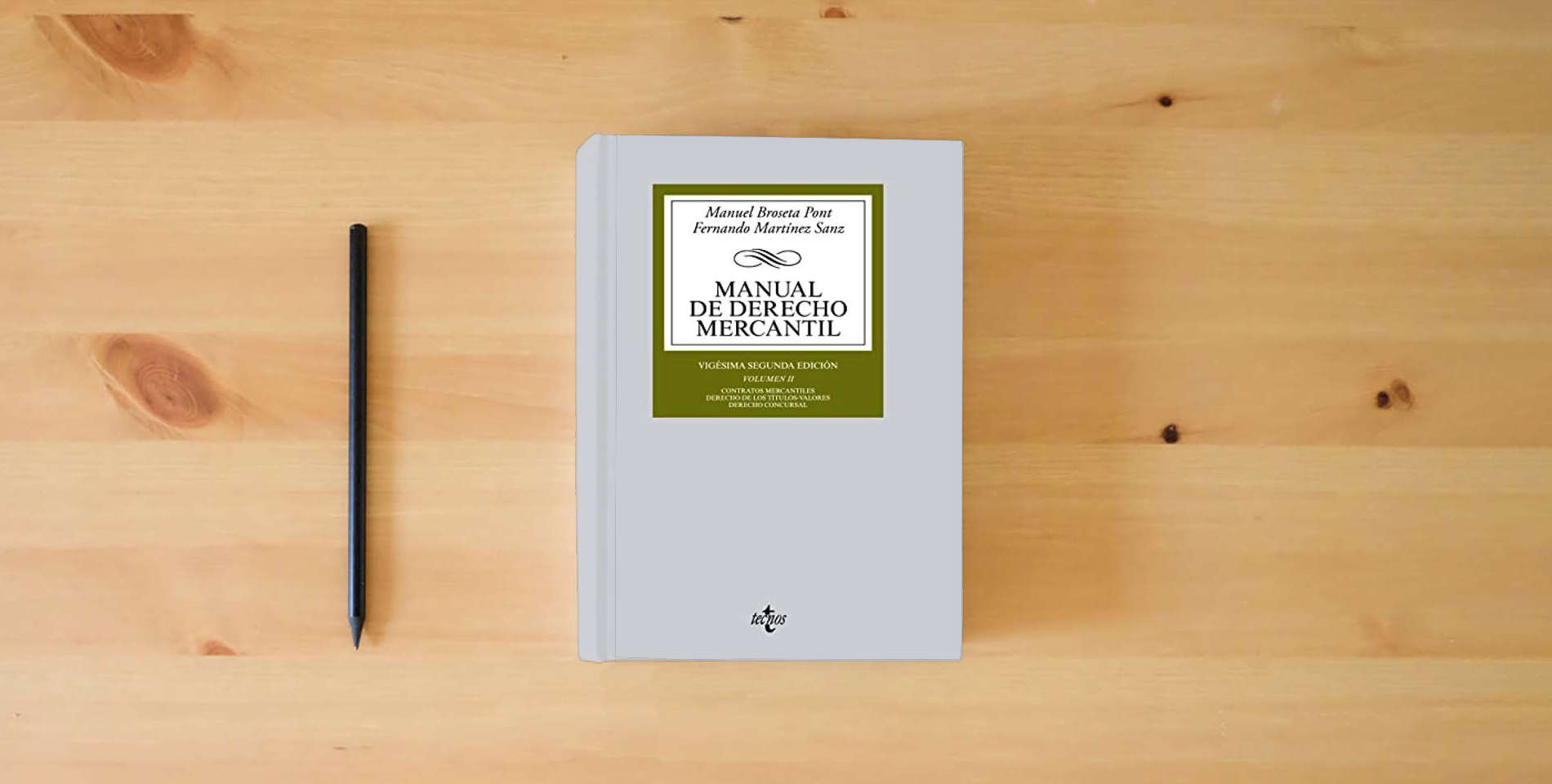 The book Manual de Derecho Mercantil: Vol. II. Contratos mercantiles. Derecho de los títulos-valores. Derecho Concursal is on the table