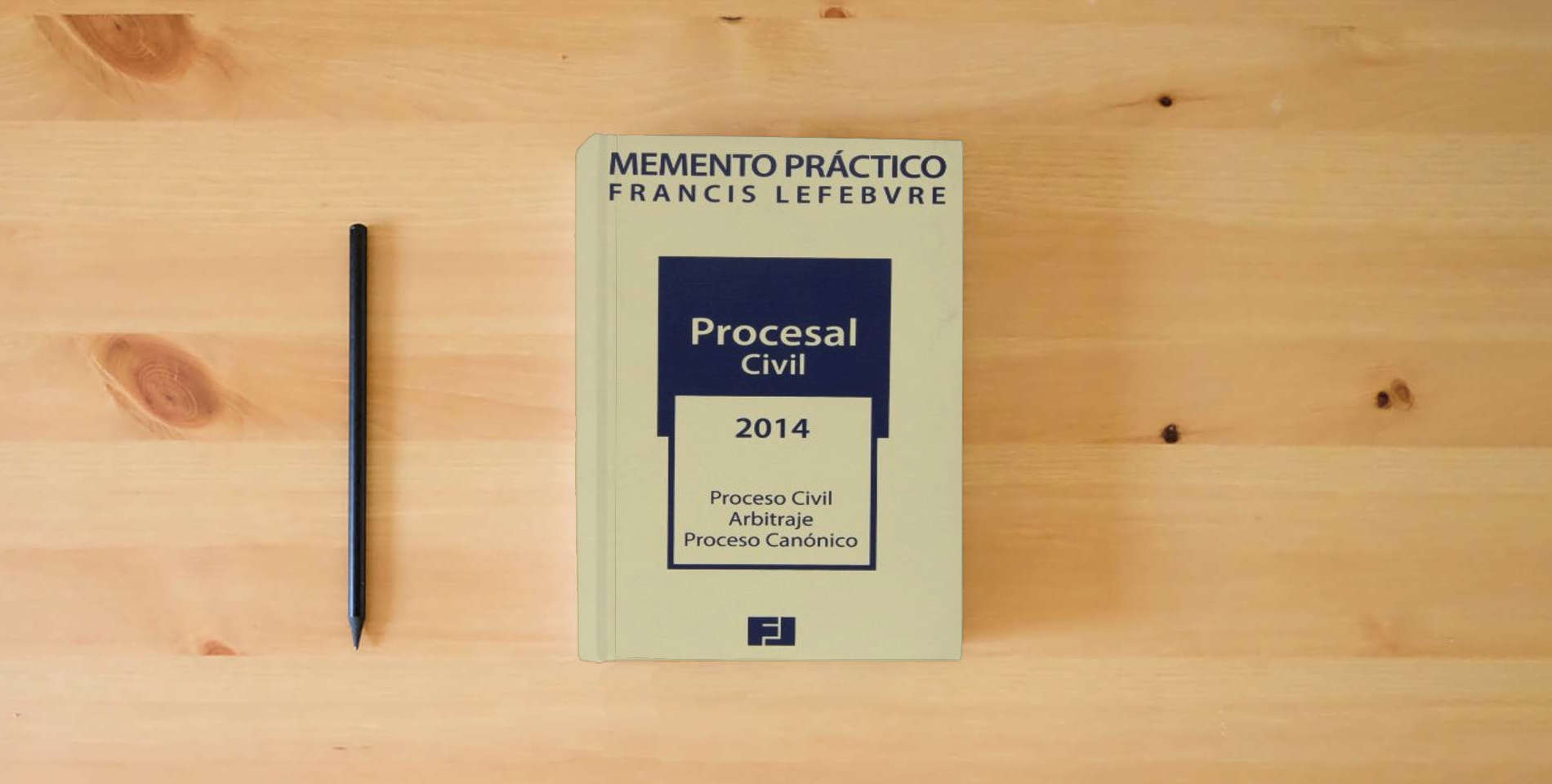 The book Memento práctico procesal civil 2014: Proceso Civil. Arbitraje. Proceso Canónico is on the table