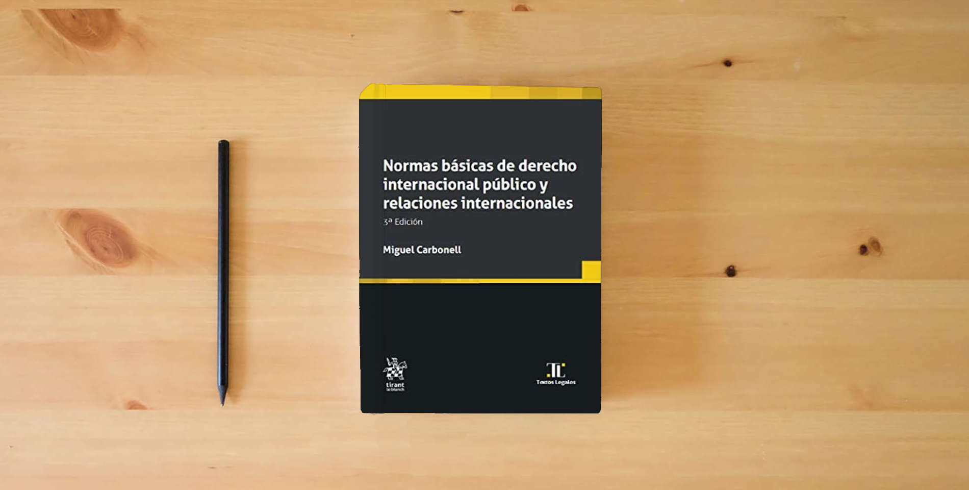 The book Normas básicas de Derecho Internacional Público y Relaciones Internacionales 3ª Edición (Textos Legales -Mexico-) is on the table