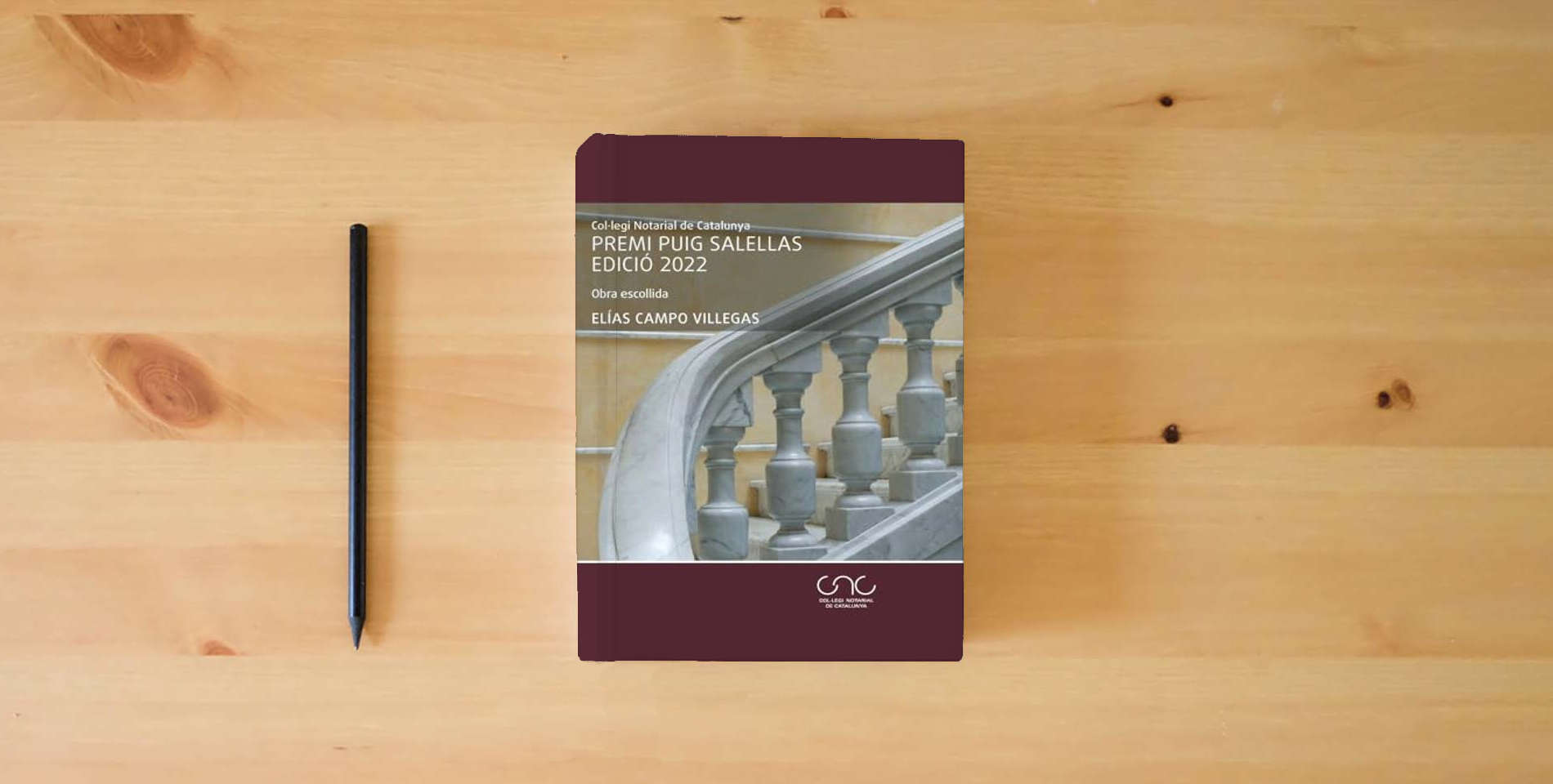 The book Obra escollida: PREMI PUIG SALELLAS EDICIÓ 2022 (Colegio Notarial de Cataluña) is on the table