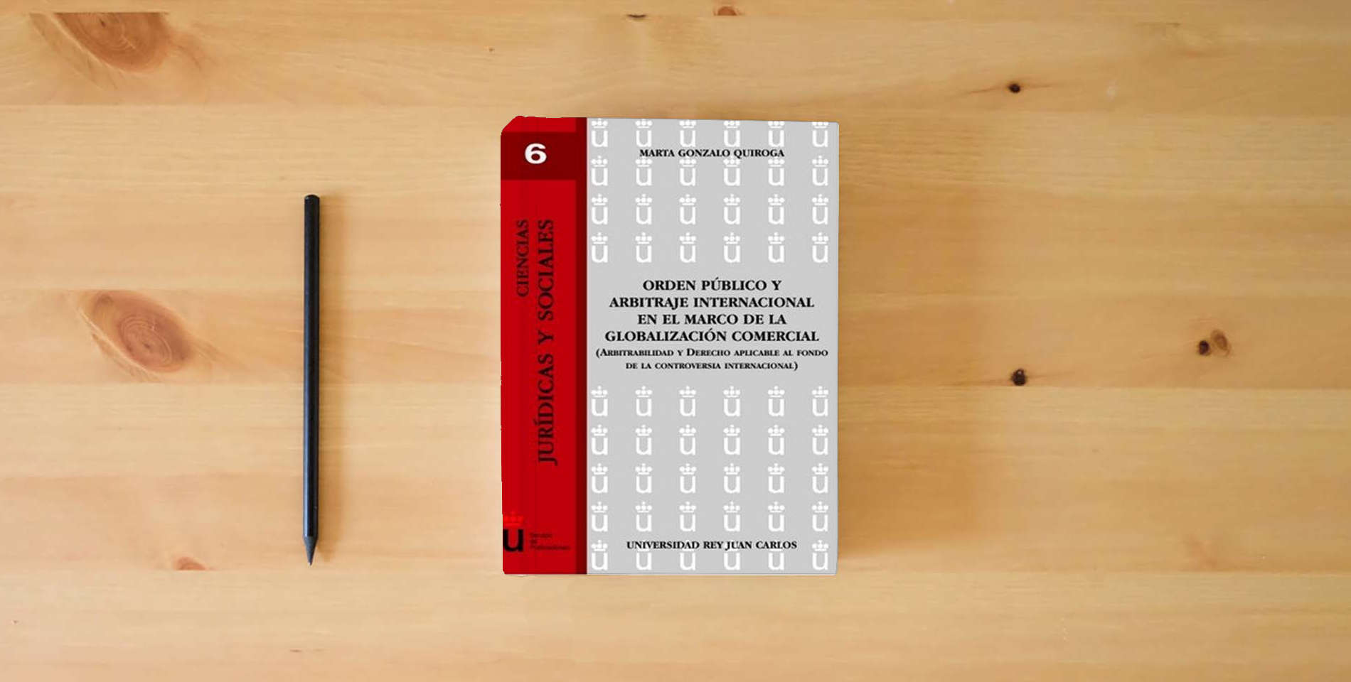 The book Orden Público Y Arbitraje Internacional En El Marco De La Globalización Comercial is on the table